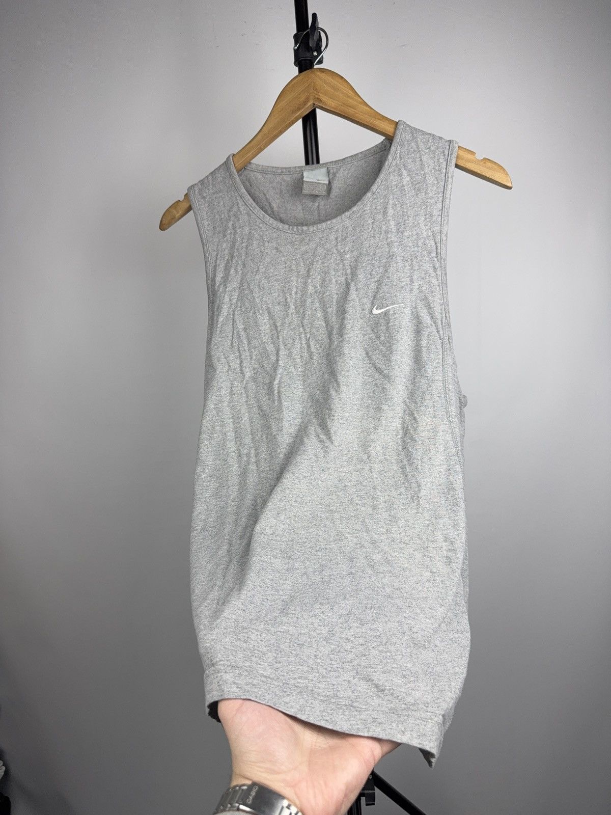 Nike 00s Vintage Nike Minimalist Sleeveless Tank Top Grey Swoosh Size US L / EU 52-54 / 3 - 6 Thumbnail