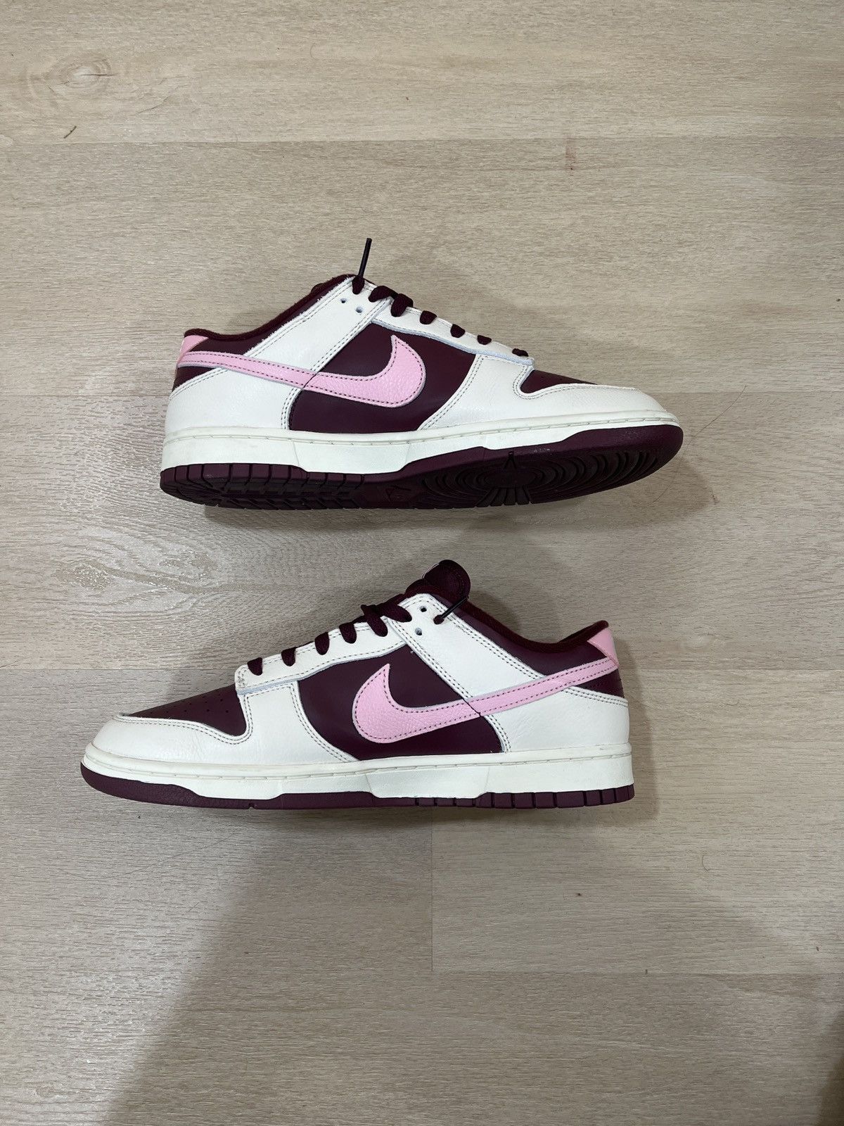 Nike Nike Valentines Dunk Low Retro Premium Size US 10.5 / EU 43-44 - 2 Thumbnail