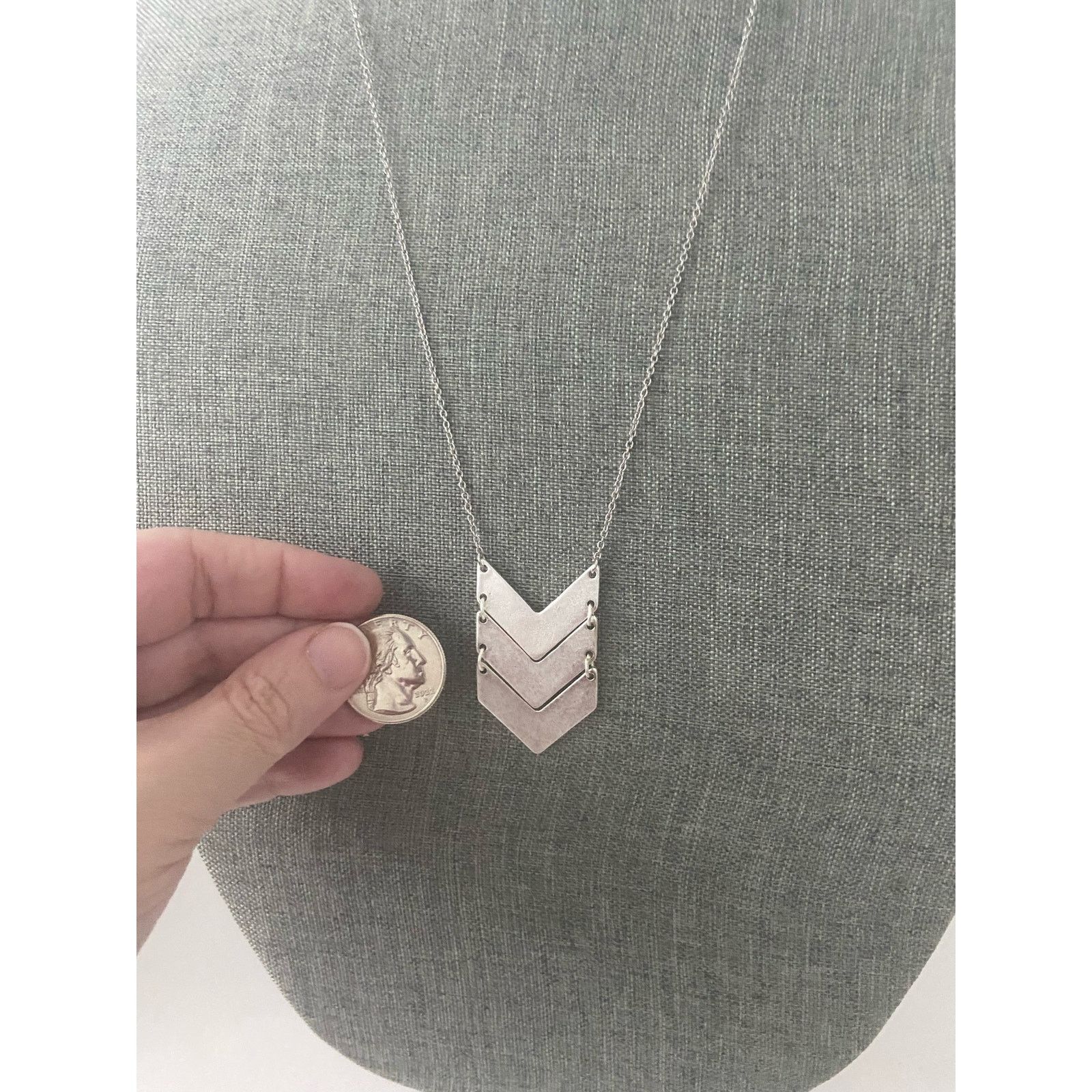 Other Pretty arrowhead necklace brushed silver tone Size ONE SIZE - 2 Thumbnail