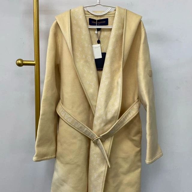 Louis Vuitton Louis Vuitton Old-print bathrobe with goose-yellow cashmer Size M / US 6-8 / IT 42-44 - 1 Thumbnail