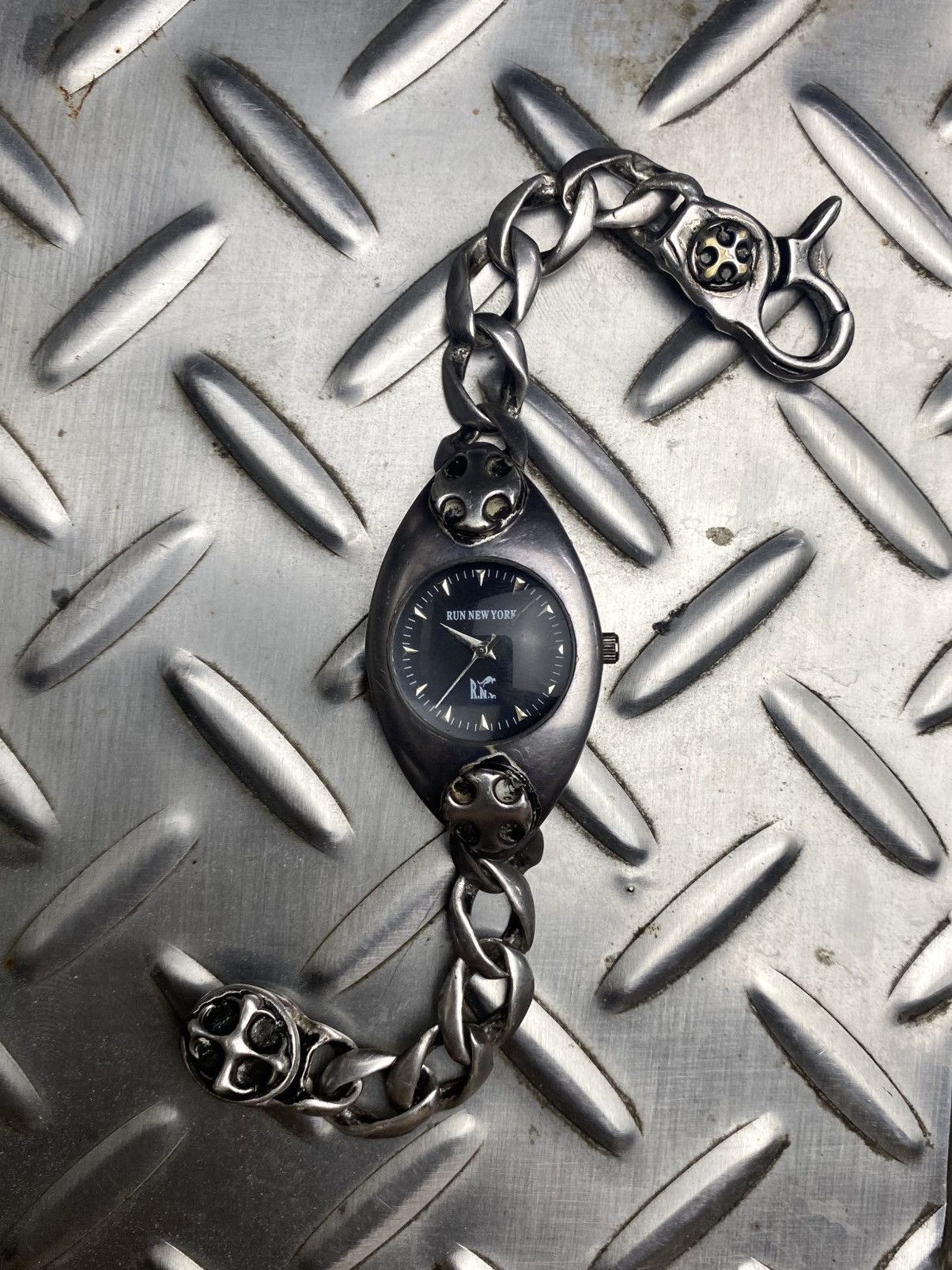 Japanese Brand RUN NEWYORK Bracelet Watch Stainless Steel⚜️ Size ONE SIZE - 1 Thumbnail