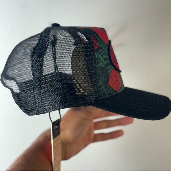 Von Dutch NWT VON DUTCH ROSES ON BLACK TRUCKER HAT Size ONE SIZE - 5 Thumbnail