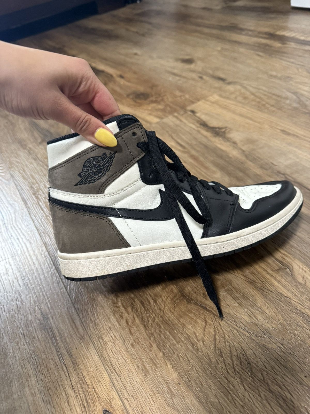 Nike Jordan 1 Retro High Mocha Size US 8 / EU 41 - 10 Thumbnail