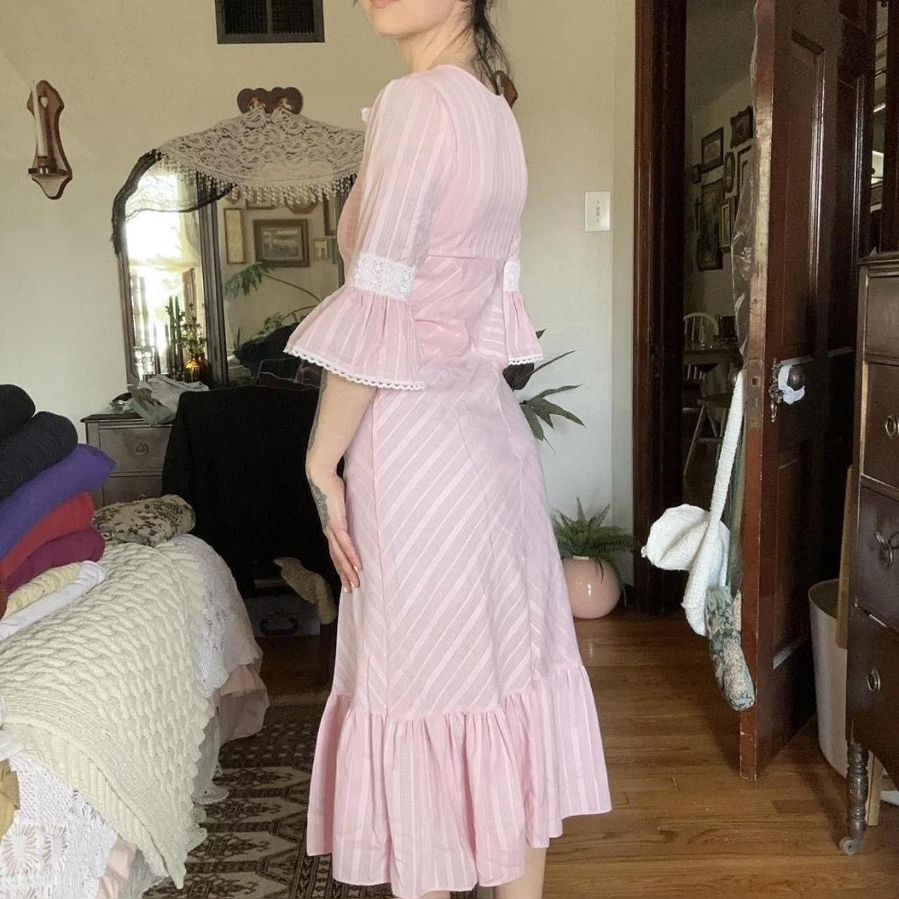 Vintage Vintage 70s handmade pink milkmaid dress Size XS / US 0-2 / IT 36-38 - 3 Thumbnail