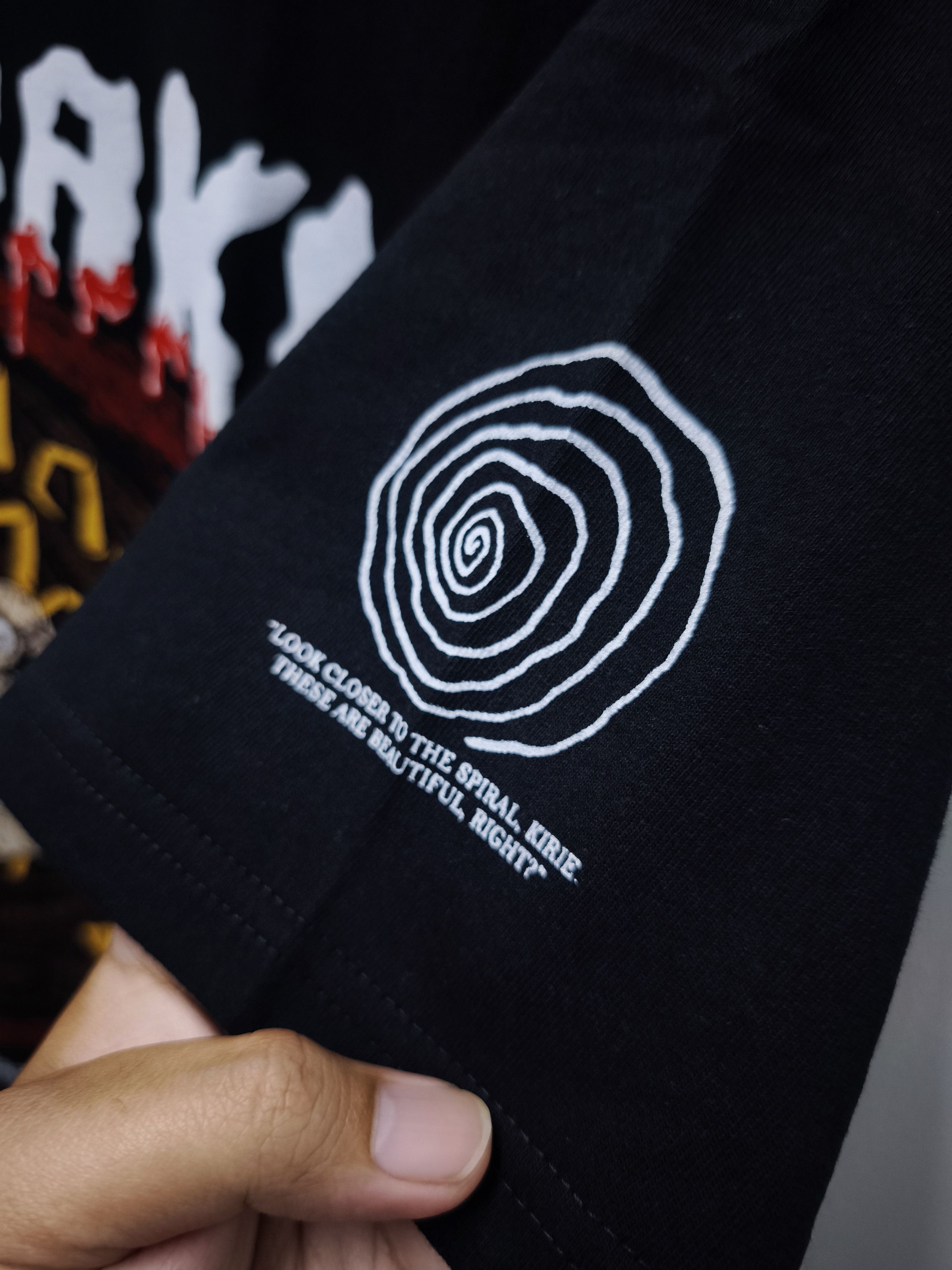 Anime Uzumaki Spiral Into Horror Junji Ito T-shirt Size US XL / EU 56 / 4 - 8 Thumbnail