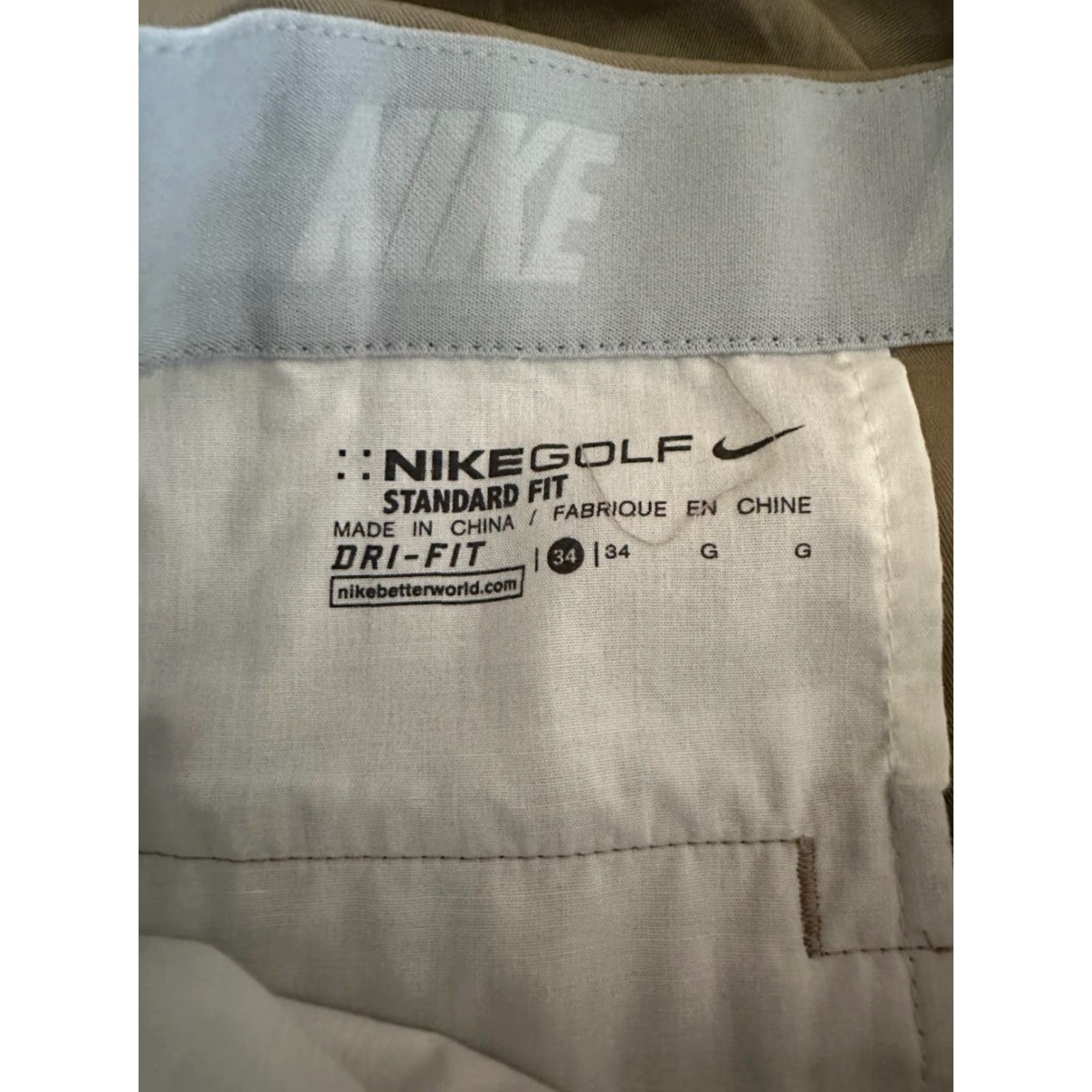 Nike Nike Golf Shorts Sz 34 Beige DRI FIT Standard Fit Polyester Spandex Men Activewear Golf Shorts Size US 34 / EU 50 - 3 Thumbnail