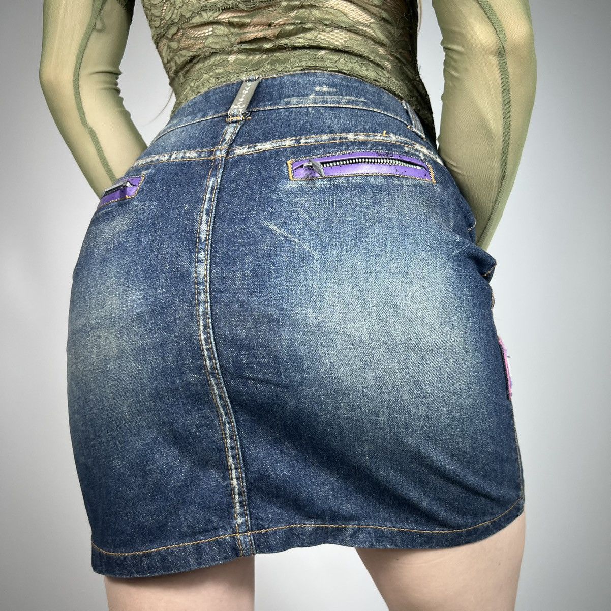 Japanese Brand Vintage Y2K Japanese Style Denim Mini Skirt Retro 90s Style Size 28" / US 6 / IT 42 - 2 Thumbnail