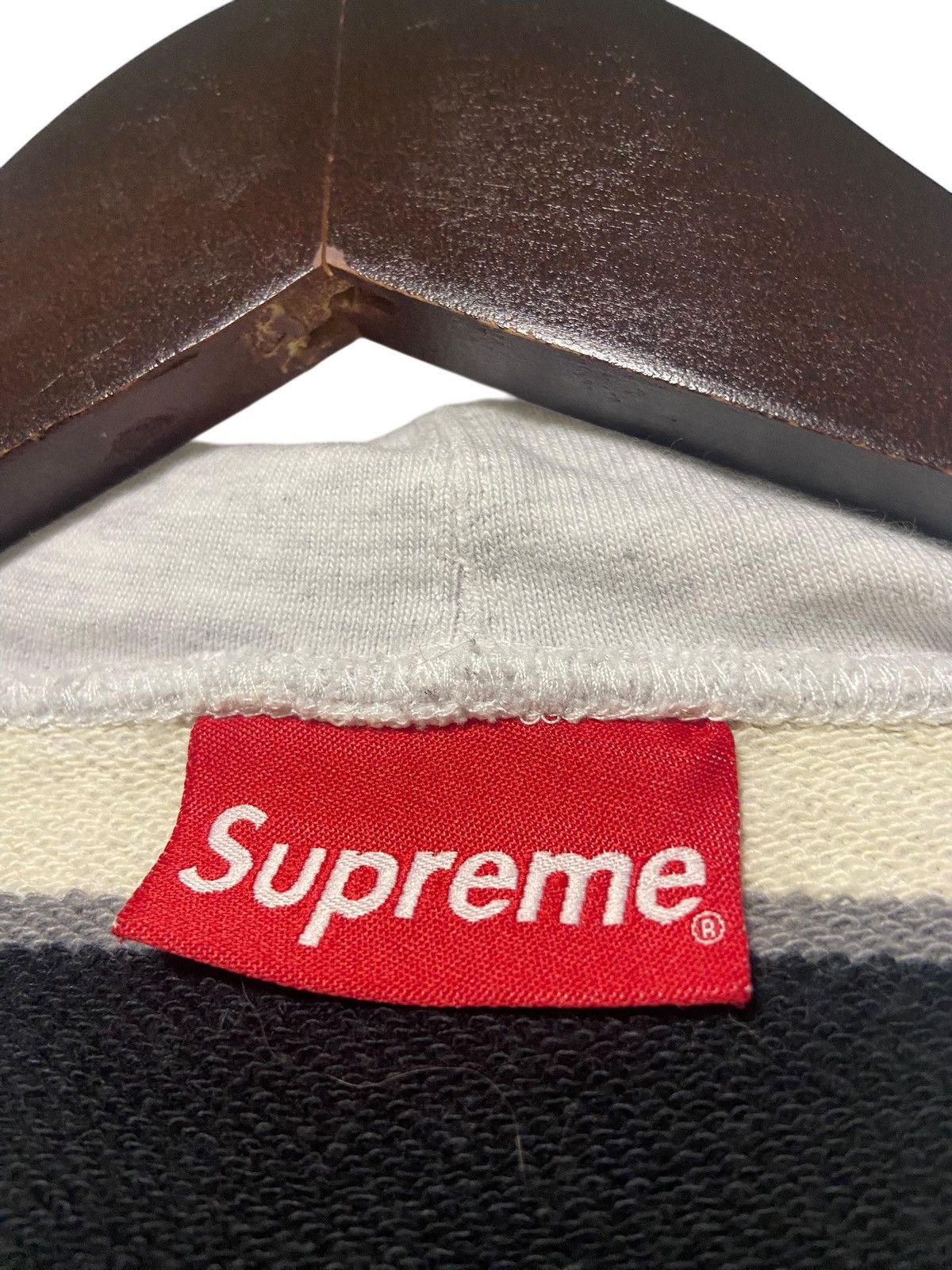 Supreme Supreme SS17 Striped Hooded Sweatshirt White Black SZ medium Size US M / EU 48-50 / 2 - 4 Thumbnail