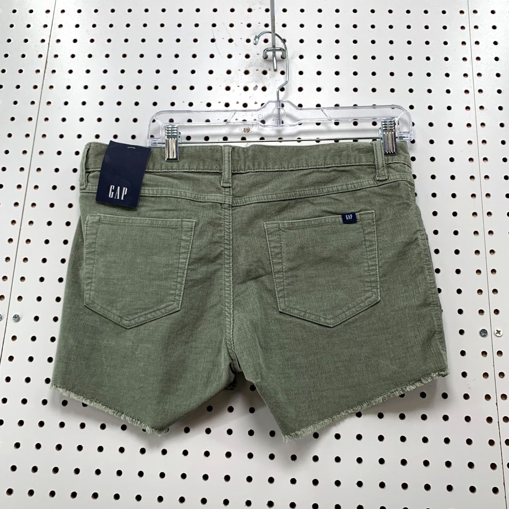 Gap Gap Cut Off Shorts Women 6 Olive Green NWT 32x4 Casual Outdoor Raw Hem Size 28" / US 6 / IT 42 - 7 Thumbnail