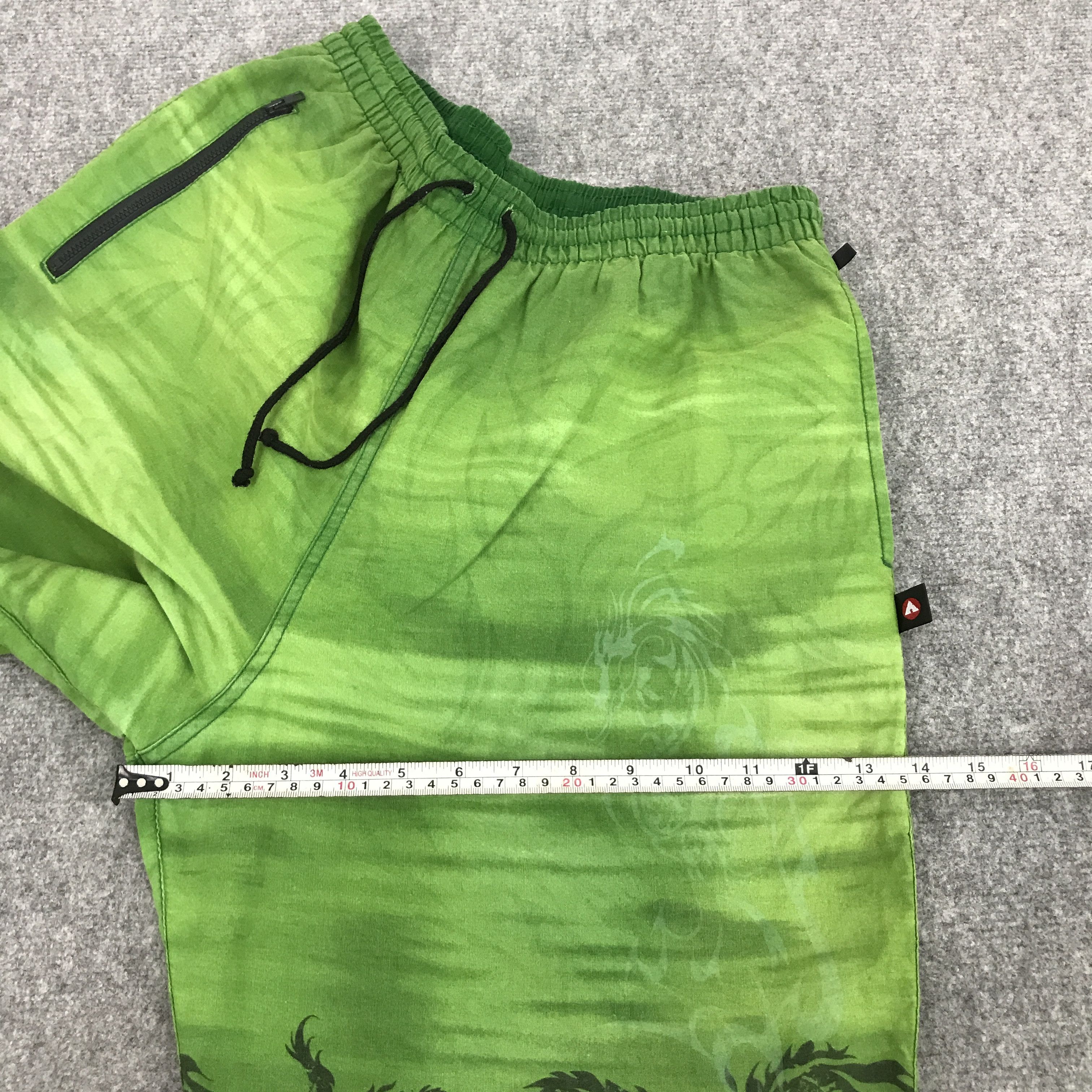 Airwalk AIRWALK GREEN DESIGN DRAGON SHORTS PANTS Size US 30 / EU 46 - 10 Thumbnail