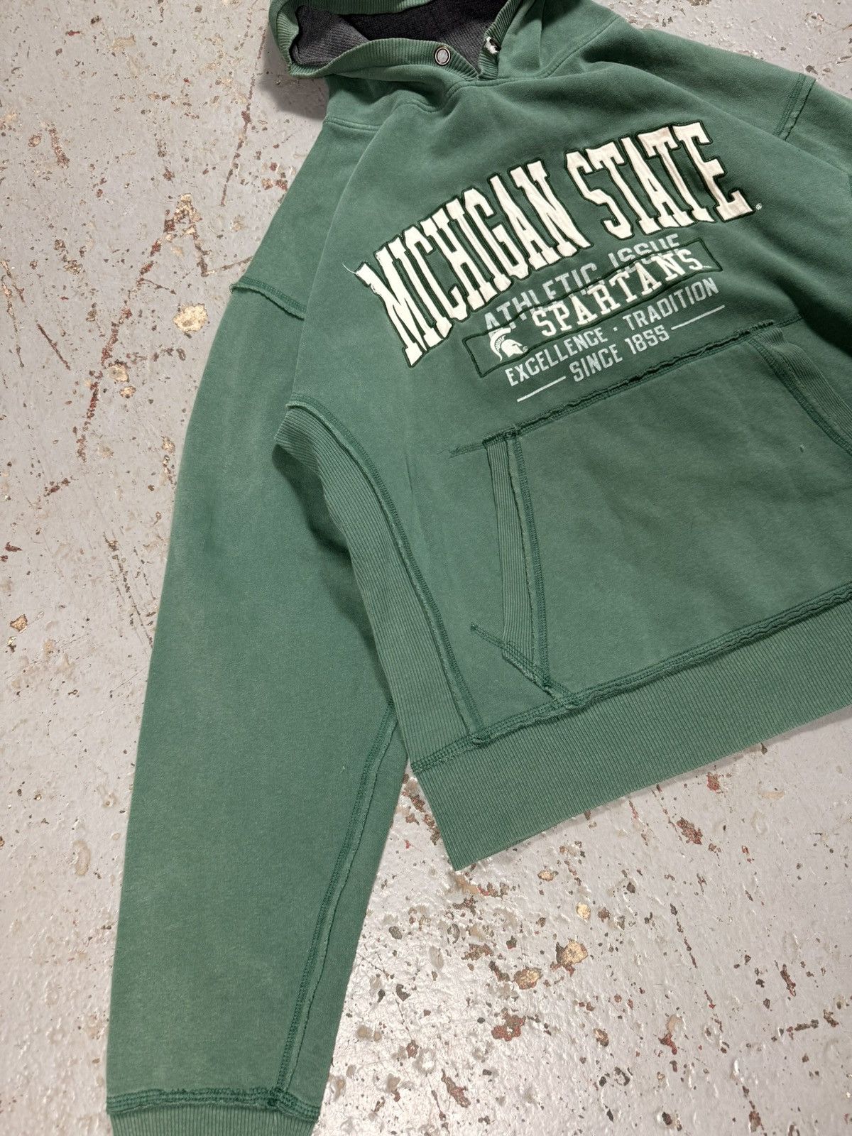 NCAA Vintage Sun faded Michigan State U Distressed Green Hoodie Size US XL / EU 56 / 4 - 3 Thumbnail