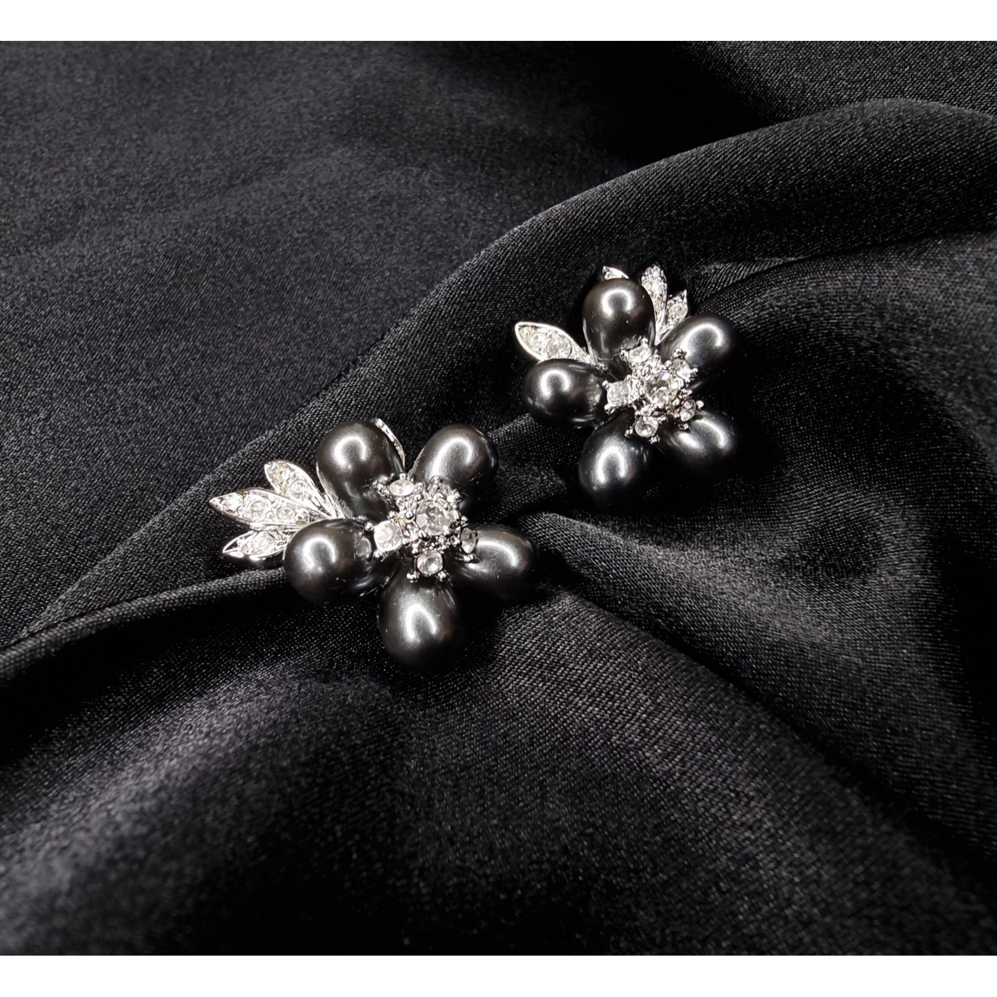 Other Vintage Nolan Miller Flower Clip-On Earrings W/ Rhinestones Size ONE SIZE - 3 Thumbnail