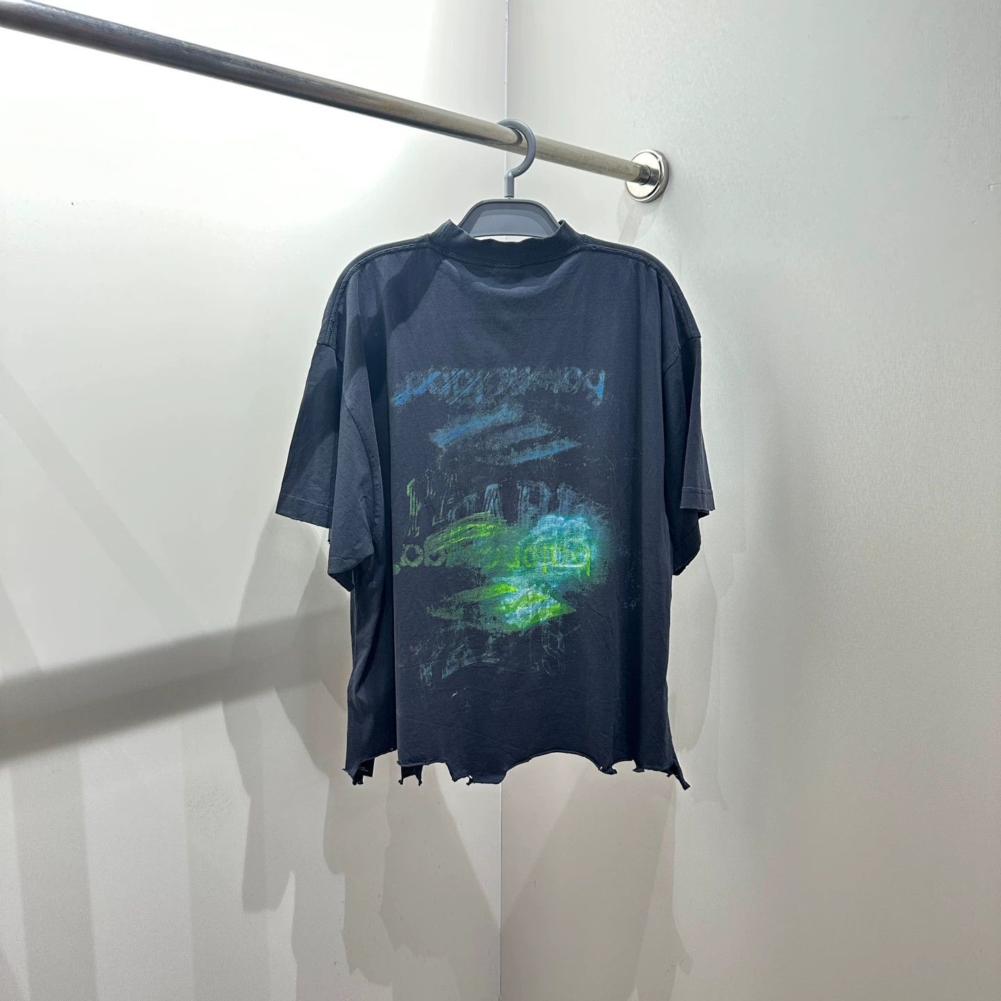 Balenciaga Balenciaga New Graffiti Oversized Short Sleeve Tee L Size L / US 10 / IT 46 - 2 Thumbnail