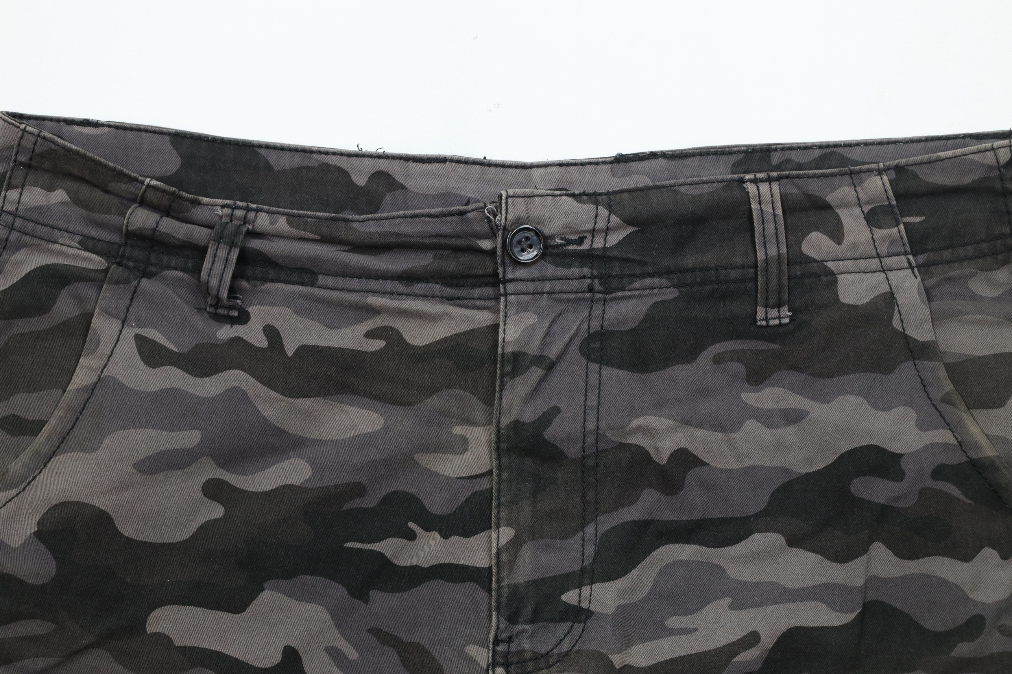 Vintage Vintage 90s Y2K Streetwear Above Knee Cargo Shorts Size US 36 / EU 52 - 2 Thumbnail