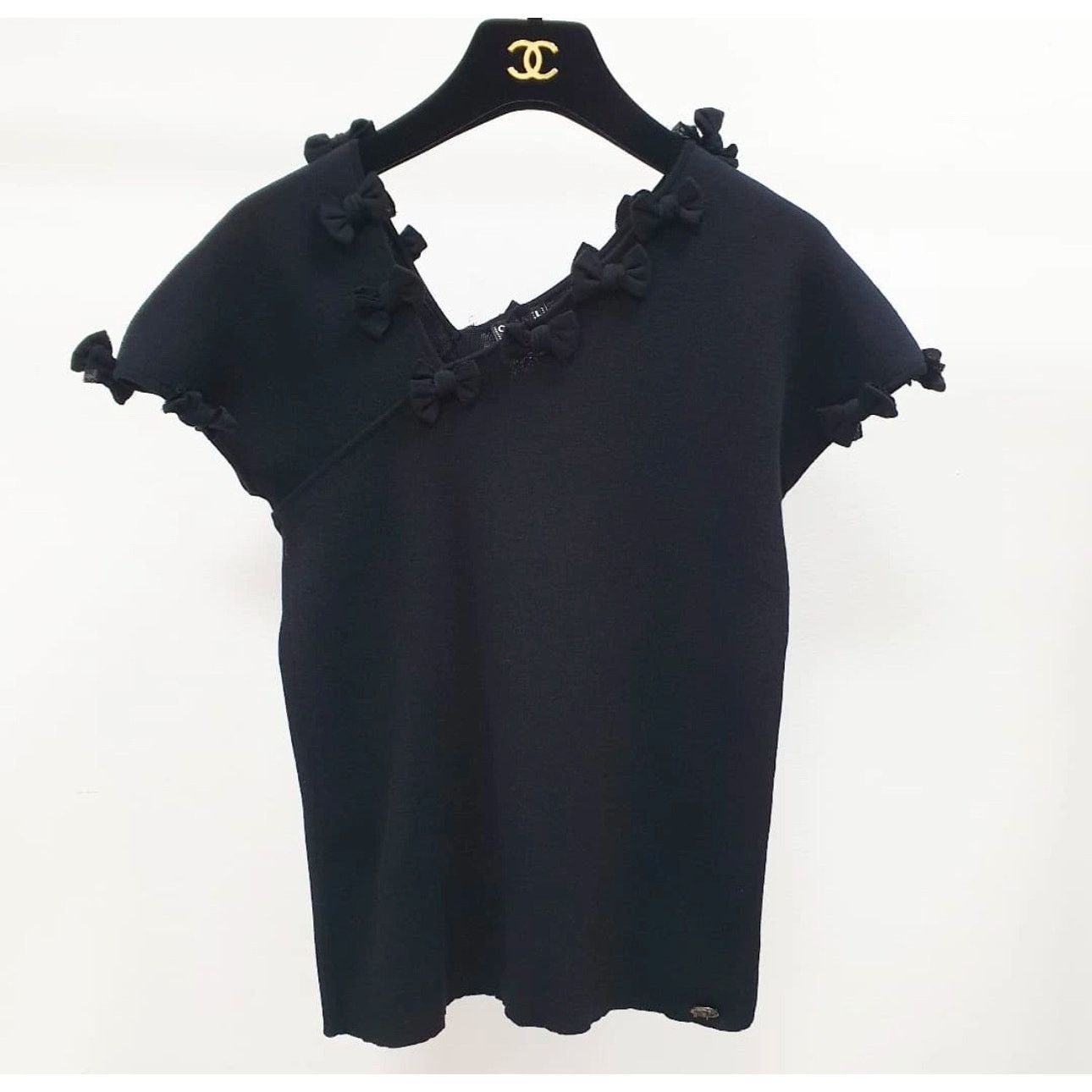 Chanel CHANEL Black Bows CC Logo Sweater Top Knit Sz.40 Size M / US 6-8 / IT 42-44 - 1 Thumbnail