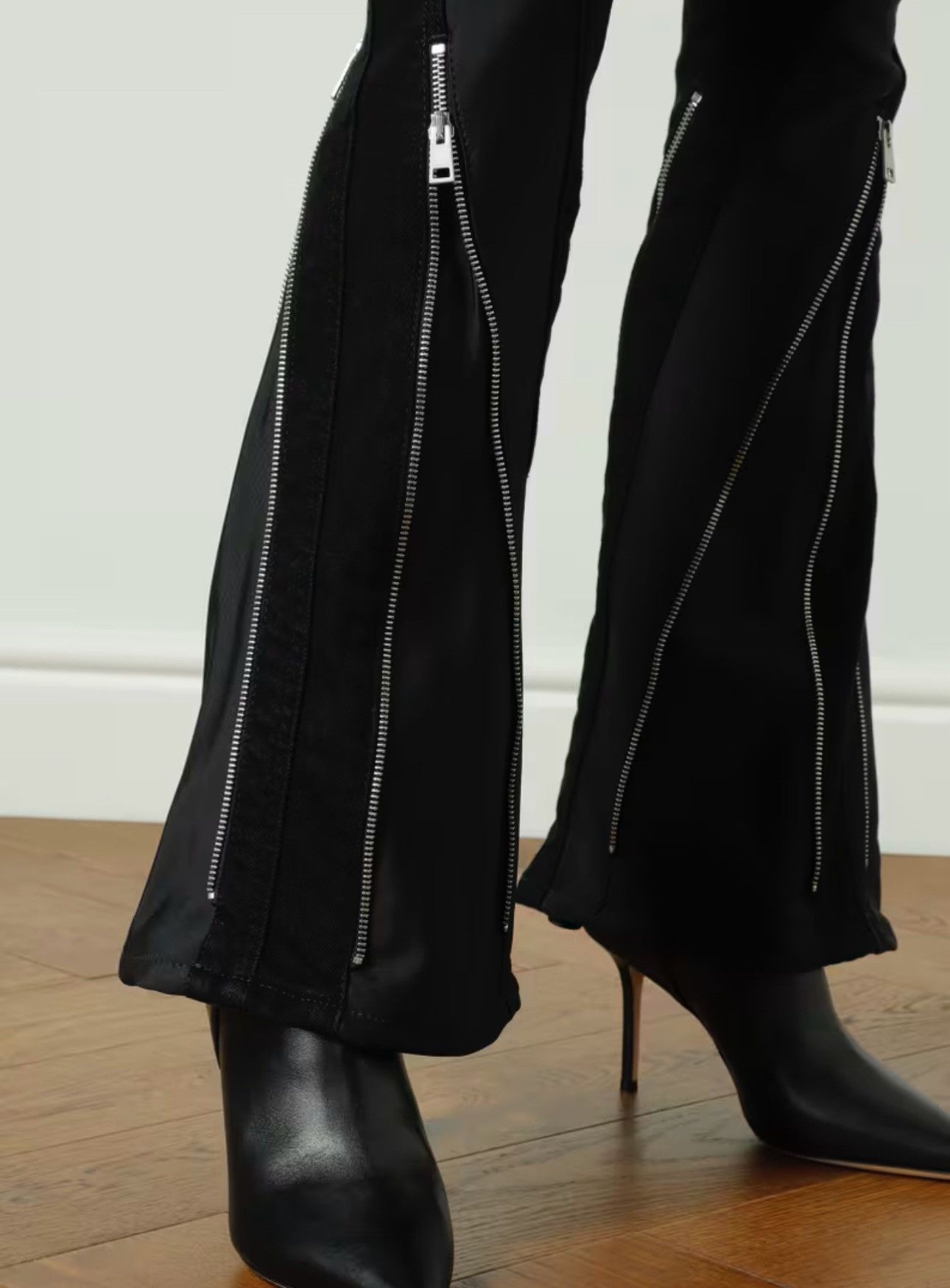 Mugler Last Size Mugler Spiral Flared High-Waisted Trousers Size 28" / US 6 / IT 42 - 4 Thumbnail