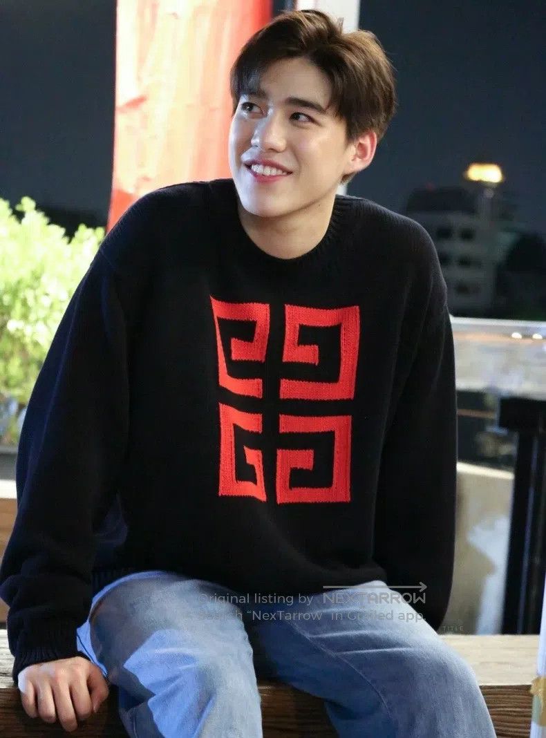 Givenchy Givenchy Logo Printed Round Neck Long Sleeve Sweater Size US XS / EU 42 / 0 - 8 Thumbnail