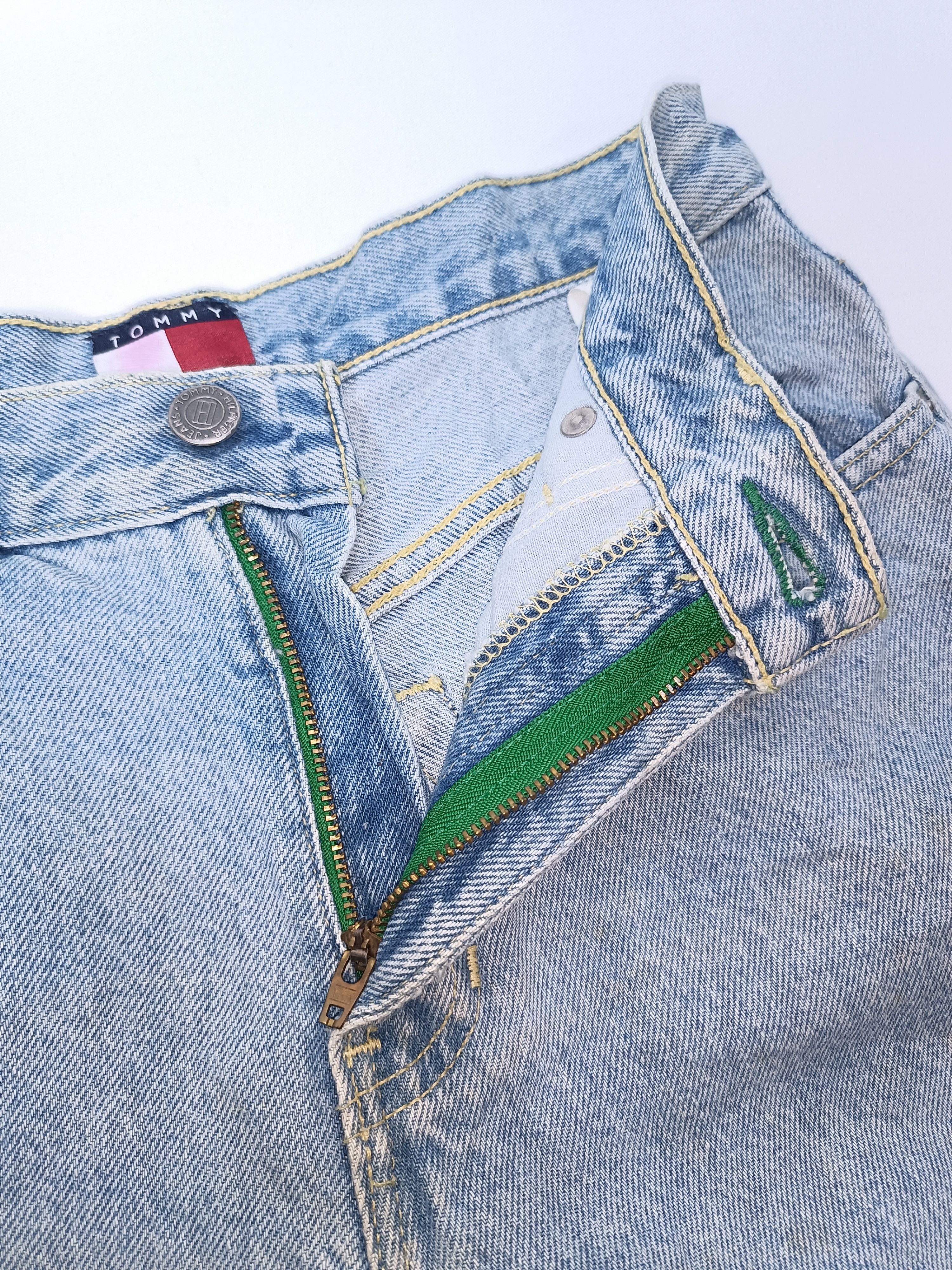 Tommy Hilfiger Vintage 90s Tommy Hilfiger Classic Light Wash Jeans Size 26" / US 2 / IT 38 - 9 Thumbnail