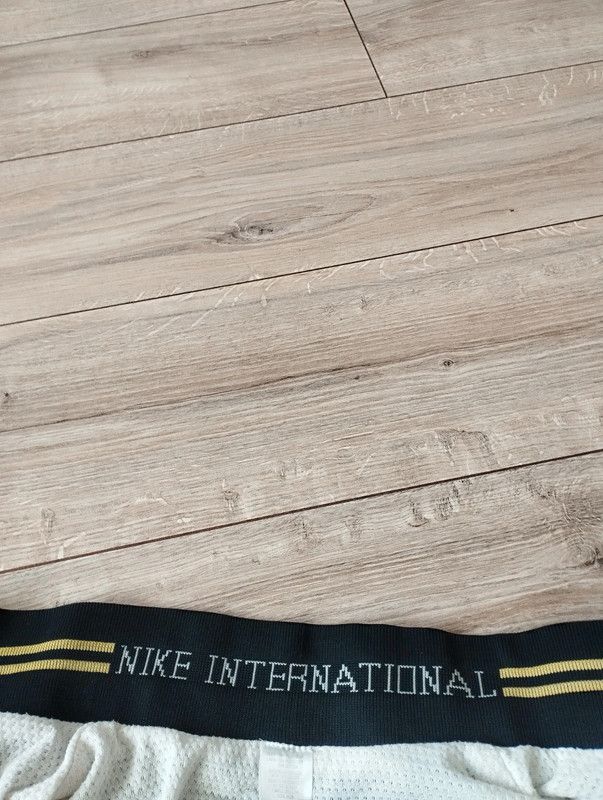 Nike Nike International Windbreaker Jacket 90s L Rare vintage Size US L / EU 52-54 / 3 - 11 Thumbnail