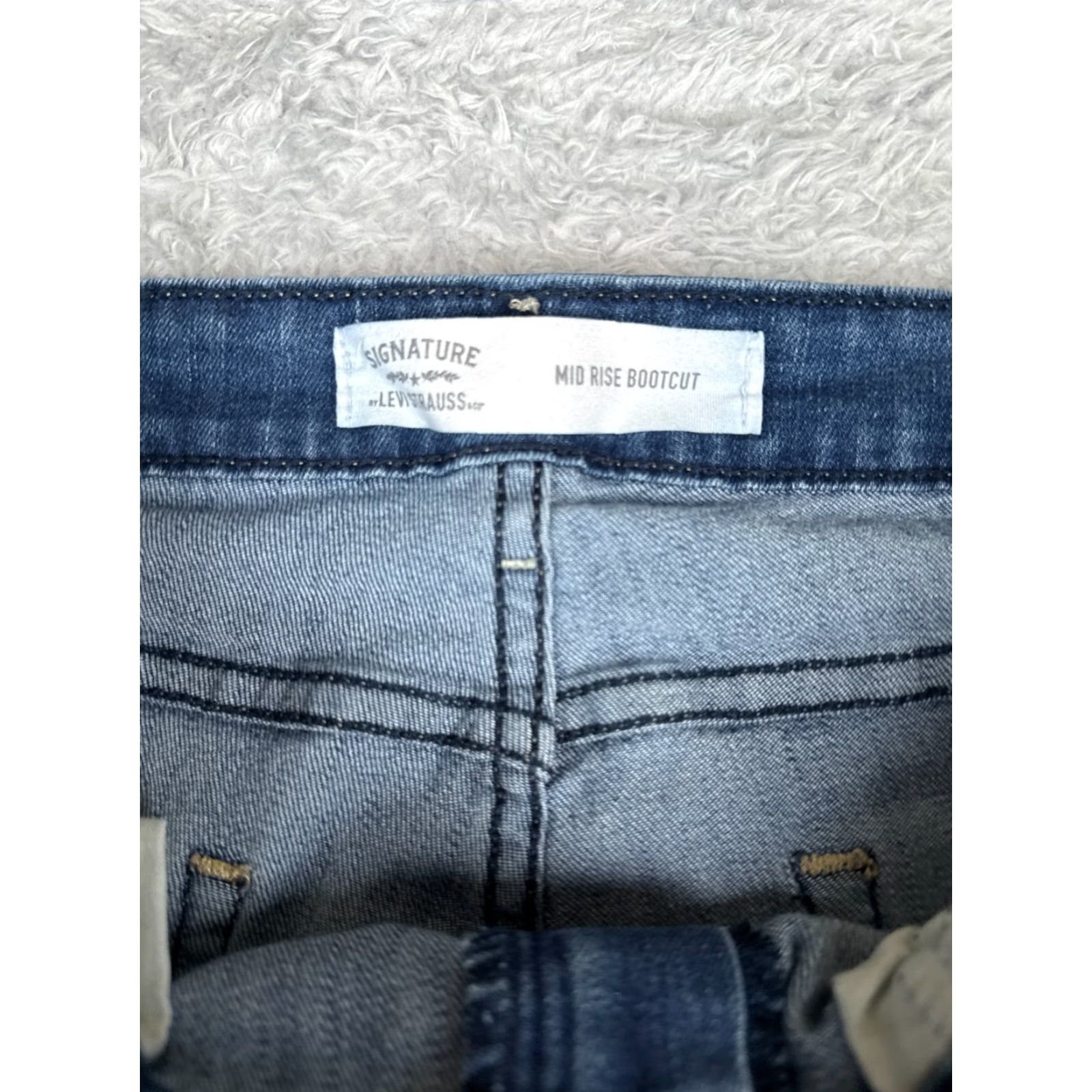 Levi's Levi's Jeans Women 16 Blue Denim Bootcut 34x30 Regular High Rise 5-Pocket Comfort Distressed Stretch Cotton Blend Size 38" / US 16 / IT 52 - 6 Thumbnail