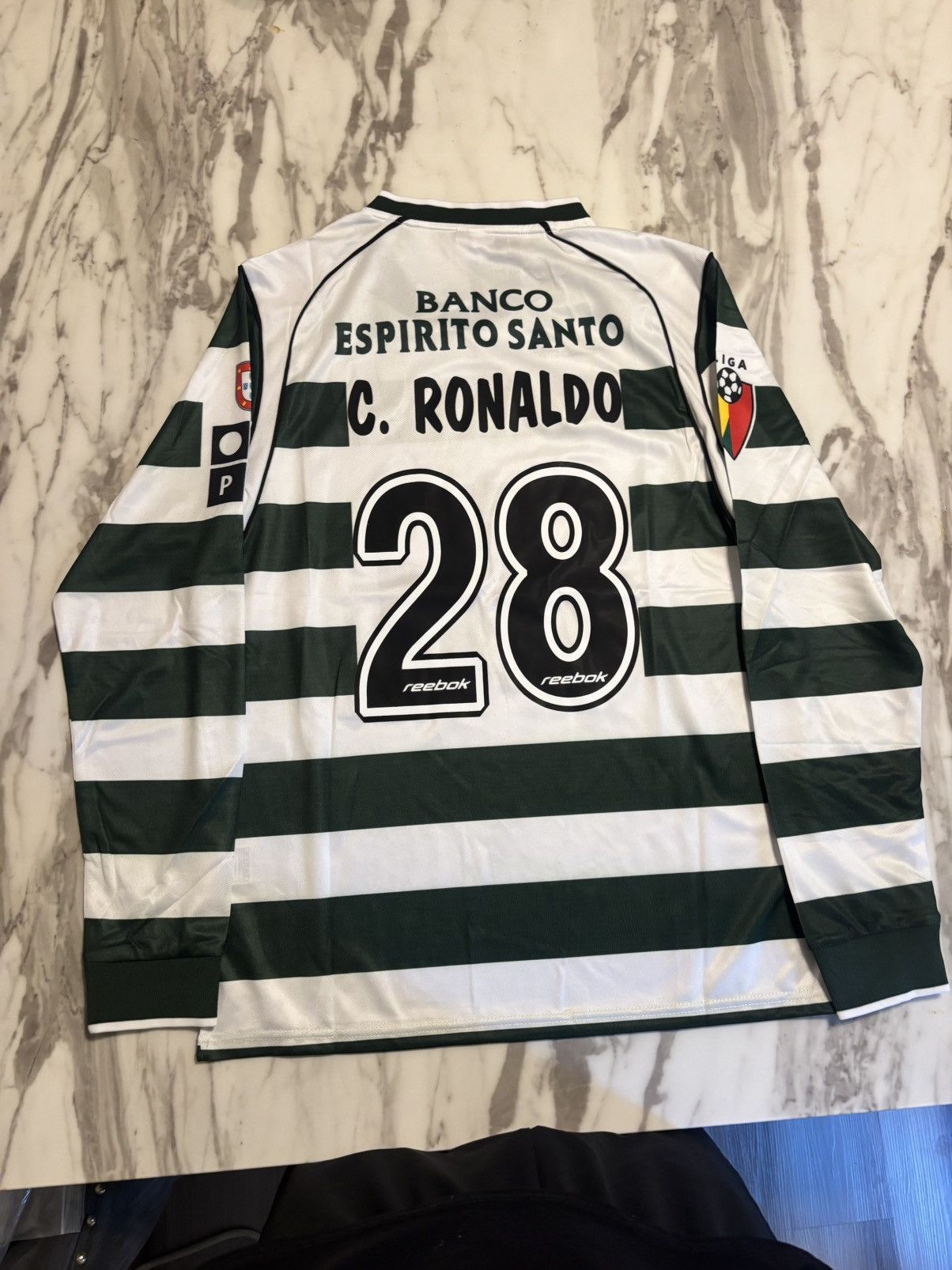 Reebok C. Ronaldo 28 Sporting CP Home 2002/2003 Jersey Size US L / EU 52-54 / 3 - 2 Thumbnail