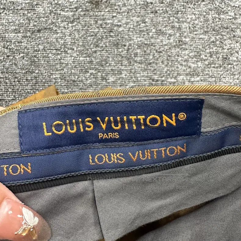 Louis Vuitton Louis Vuitton size US 50 Khaki full print jacquard satin je Size US 34 / EU 50 - 4 Thumbnail