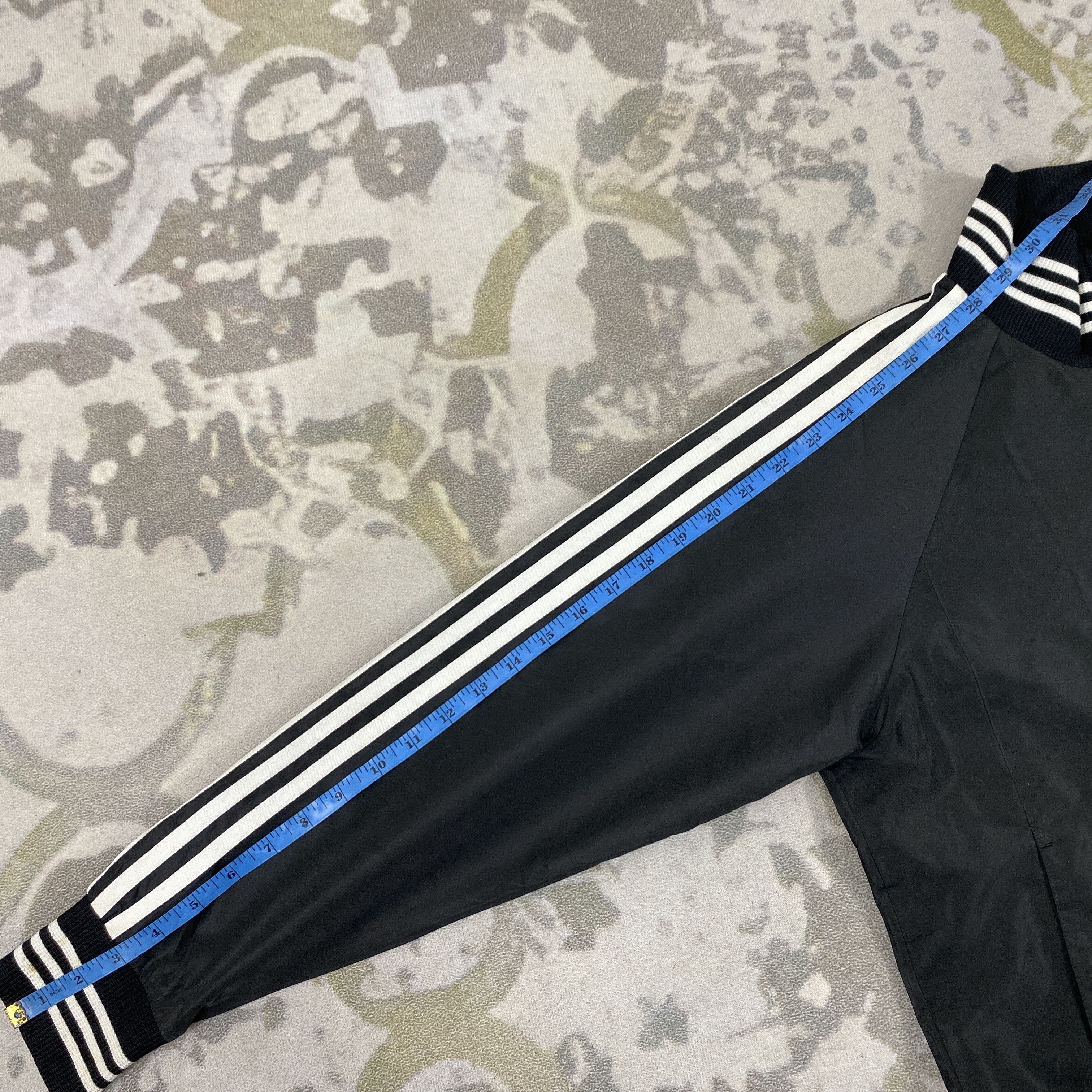 Adidas Vintage Adidas Track Medium Light Jacket- J388 Size US M / EU 48-50 / 2 - 7 Thumbnail