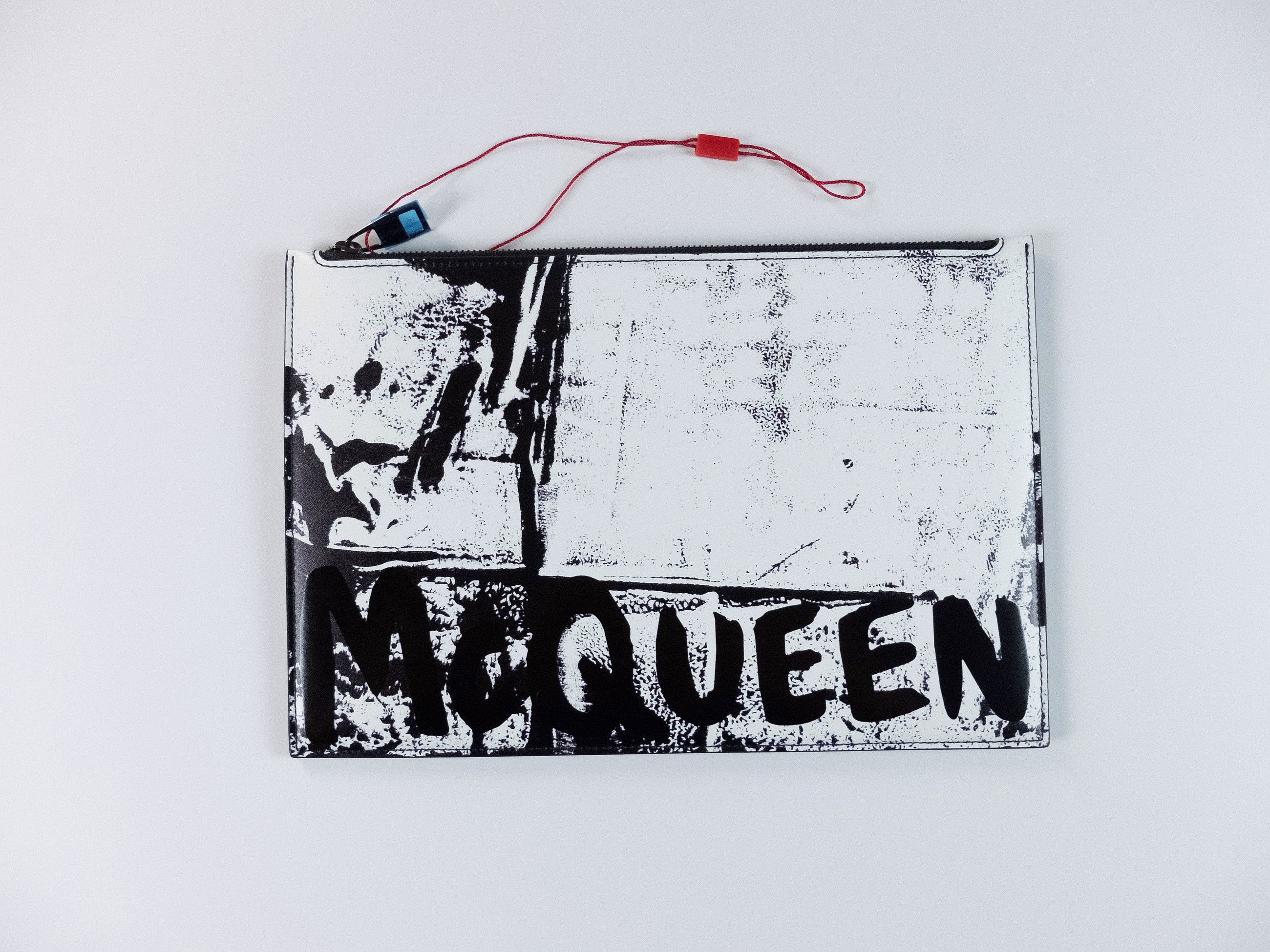 Alexander McQueen ALEXANDER MCQUEEN black & white graffiti leather clutch bag Size ONE SIZE - 1 Thumbnail