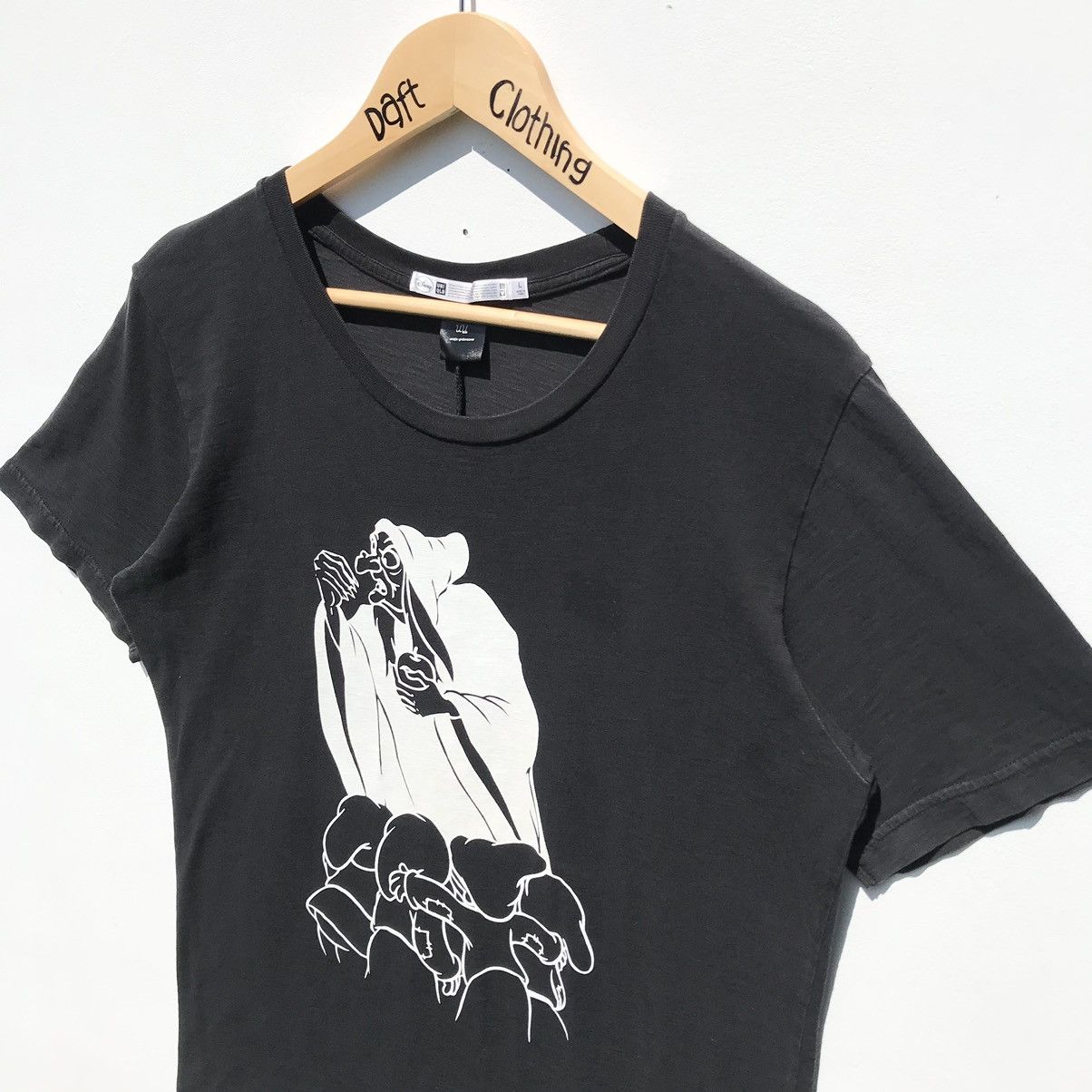 Undercover × Uniqlo Undercover X Uniqlo Snow White Tee Undercover SunFaded Size US M / EU 48-50 / 2 - 8 Thumbnail