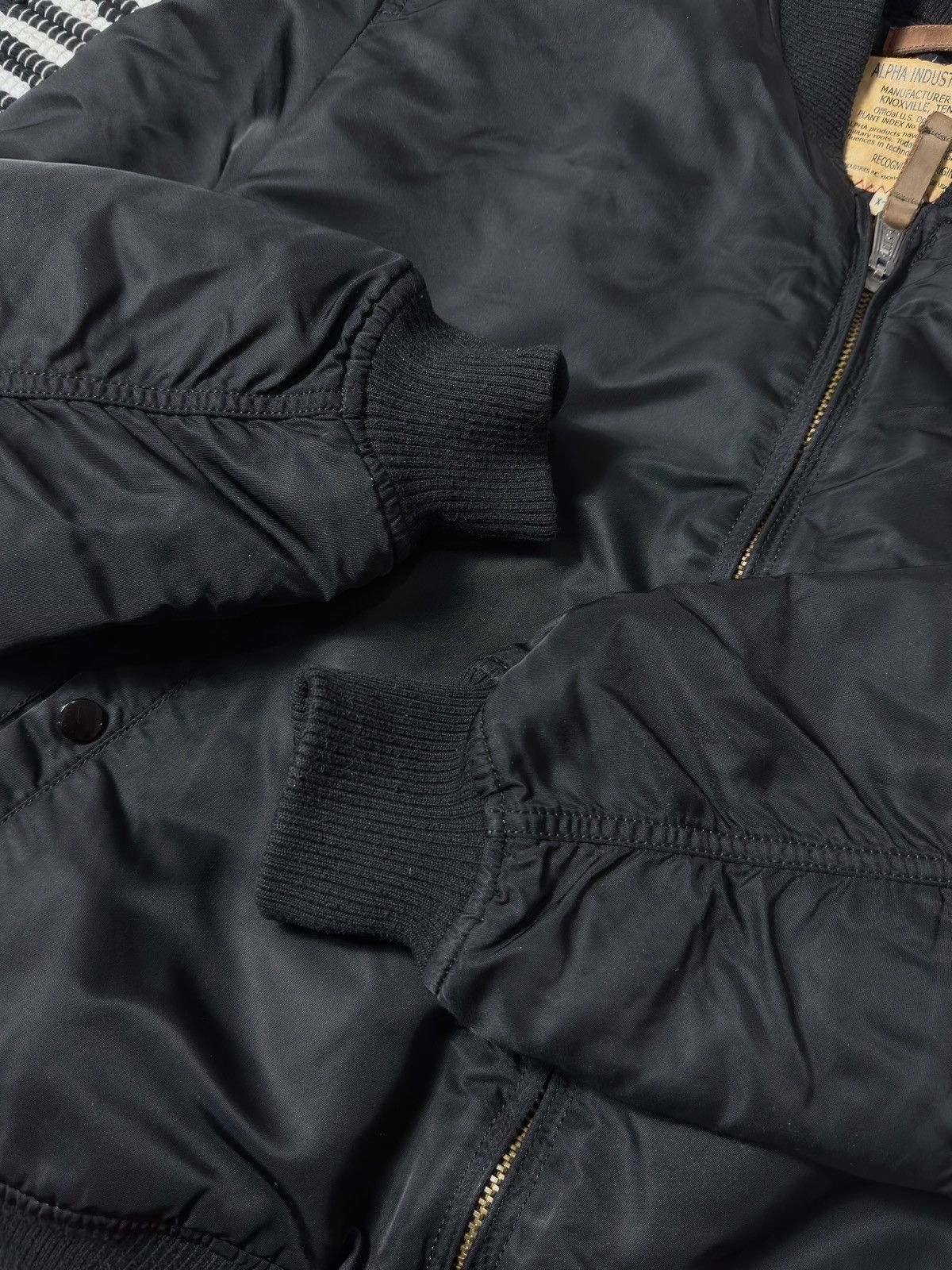Alpha Industries VINTAGE ALPHA INDUSTRIES OVERSIZED NYLON BOMBERS Size XL / US 12-14 / IT 48-50 - 5 Thumbnail