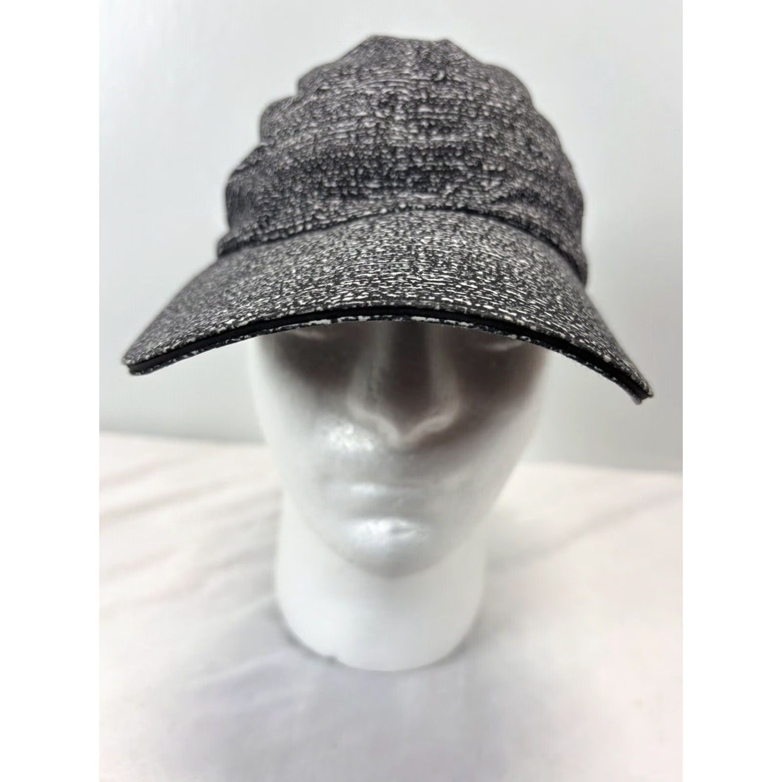 Lululemon Lululemon Athletica Baseball Hat Cap Black Grey Adjustable VGUC Womens One Size Black Gray Polyester Blend Baseball Cap HaT Women VGUC Size ONE SIZE - 2 Thumbnail