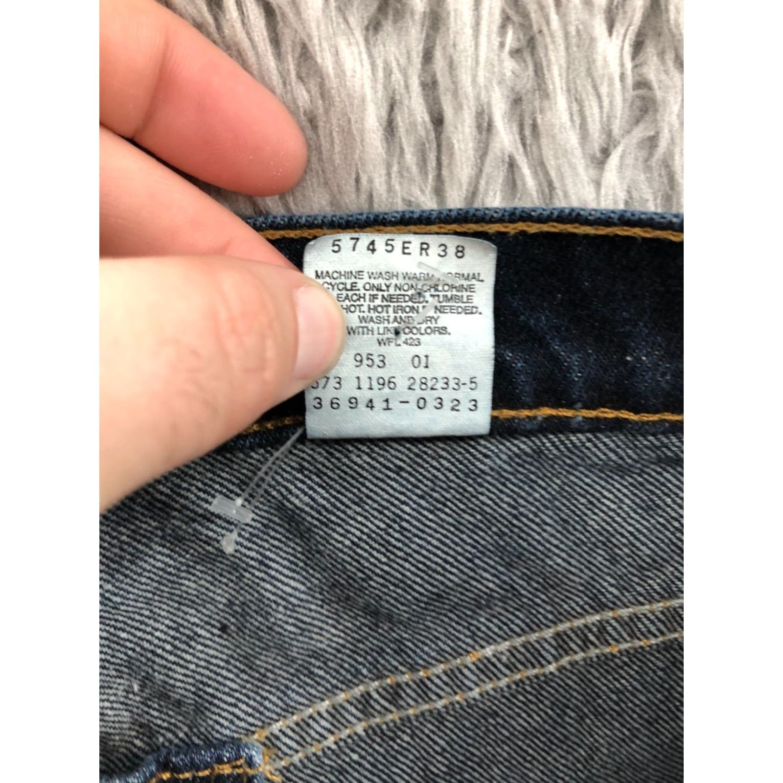 Levi's Levi's Regular Fit Boyfriend Shorts Womens Size 14 Mid Rise Dark Wash Blue Denim 5-Pocket Logo Casual Summer Womens Size 36" / US 14 / IT 50 - 8 Thumbnail