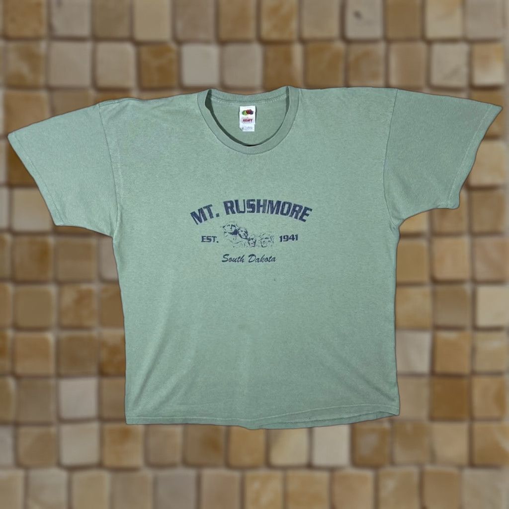 Fruit Of The Loom Mt. Rushmore "South Dakota" Souvenir Spellout Graphic Green Cotton T-Shirt XXL Mens Size US XXL / EU 58 / 5 - 1 Thumbnail