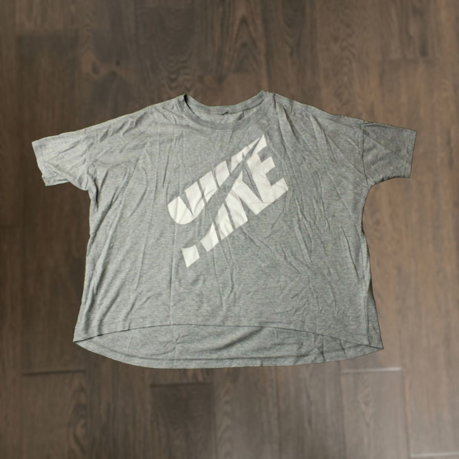 Nike Nike Shirt Women Casual T-Shirt Tee Jersey Gray 2017 M Medium Short Sleeve Logo 50/25/25 Size M / US 6-8 / IT 42-44 - 1 Thumbnail