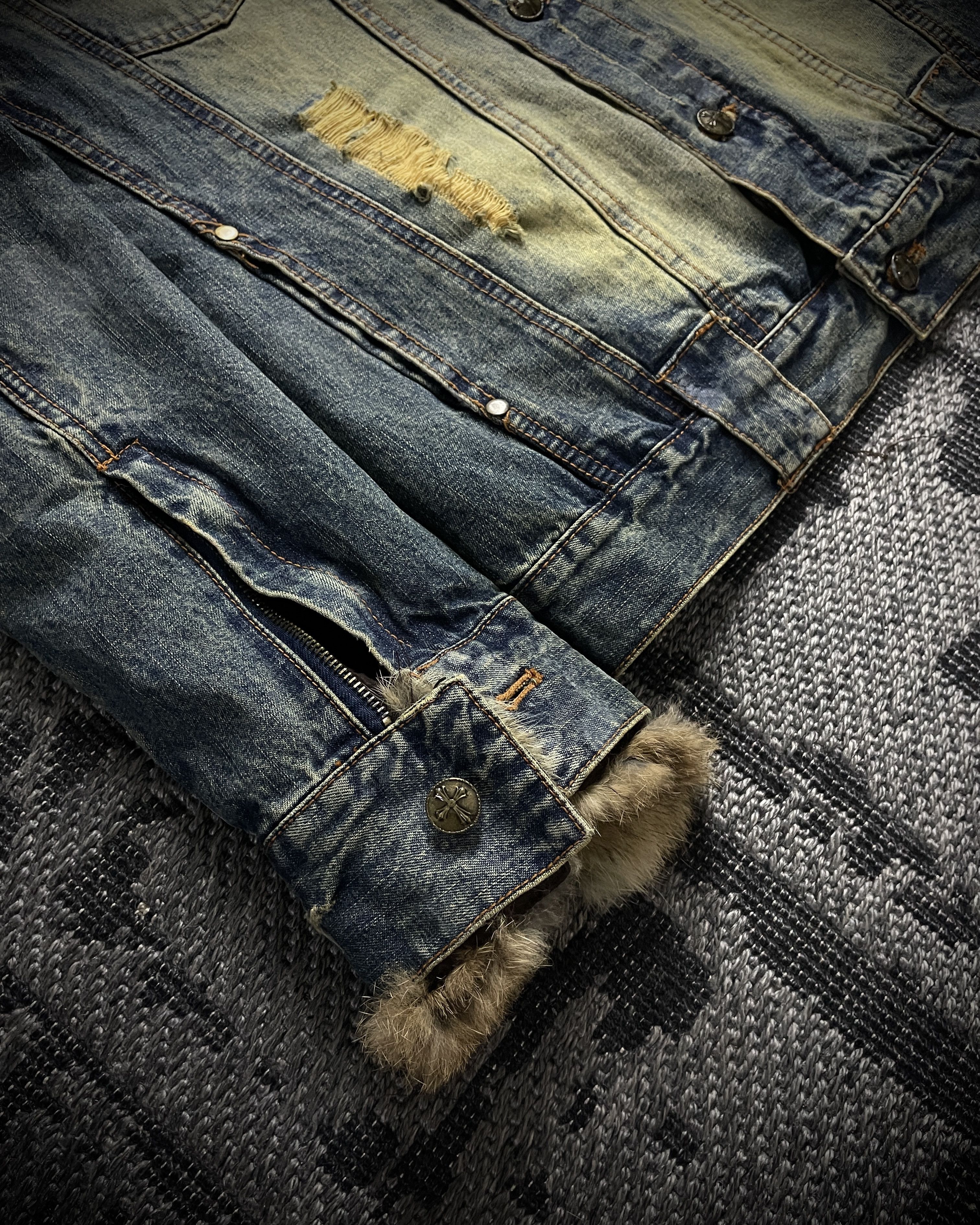 In The Attic In The Attic Raccoon Fur Distressed Jeans Jacket Size US S / EU 44-46 / 1 - 5 Thumbnail