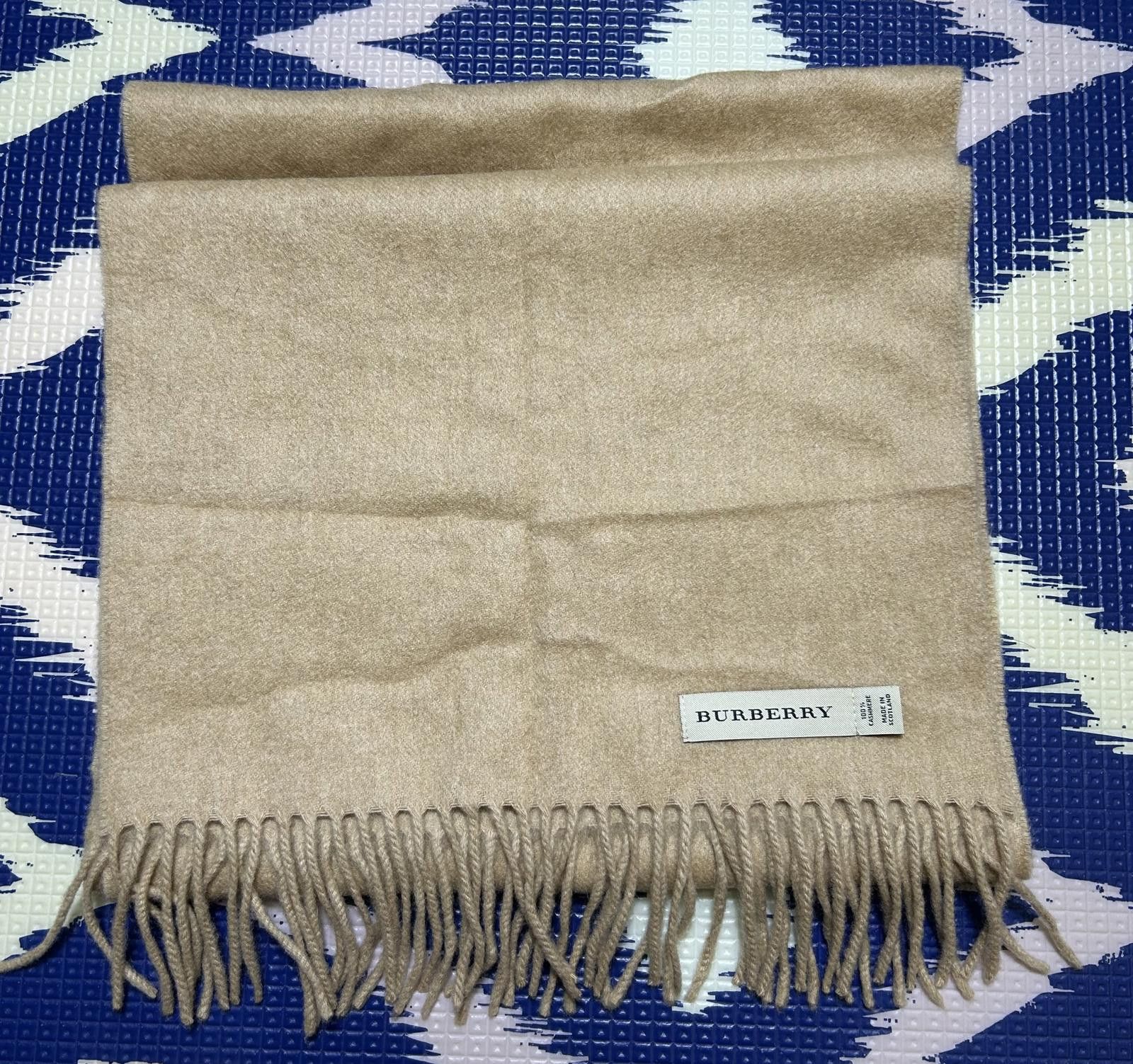 Burberry NWT BURBERRY Heritage Cashmere Scarf - Classic Camel Check Size ONE SIZE - 2 Thumbnail
