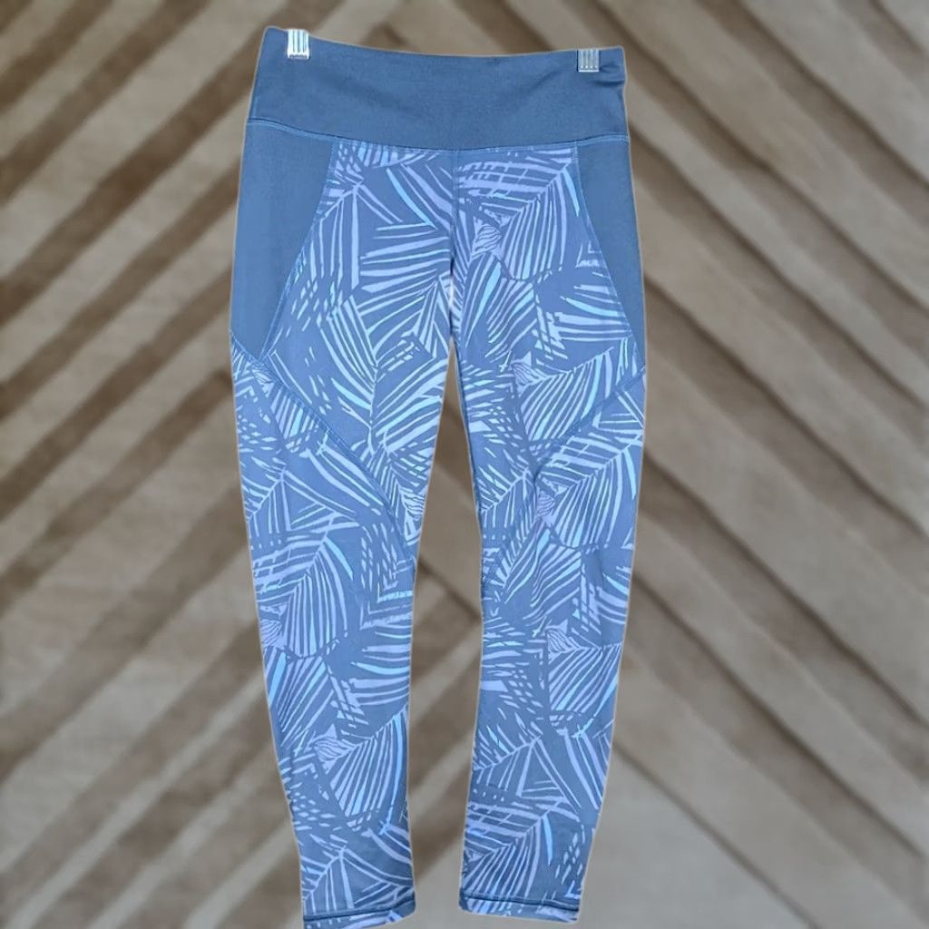Patagonia Patagonia Womens Pants Navy Tropical Print Centered Crop Activewear Stretch XS Pants Size 26" / US 2 / IT 38 - 1 Thumbnail