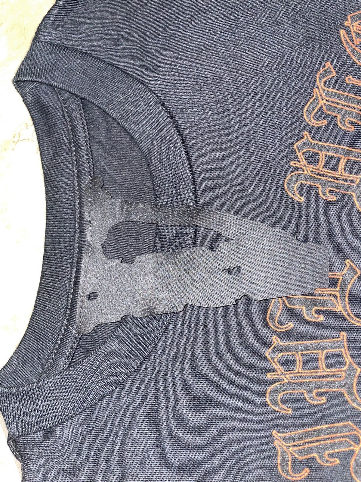 Vlone Vlone Old English Script Tee Black/Orange Size Small Size US S / EU 44-46 / 1 - 5 Thumbnail