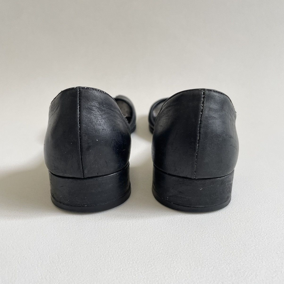 Maison Margiela 1990s Black Painted Mule Tabi Shoes Size US 8 / IT 38 - 16 Thumbnail