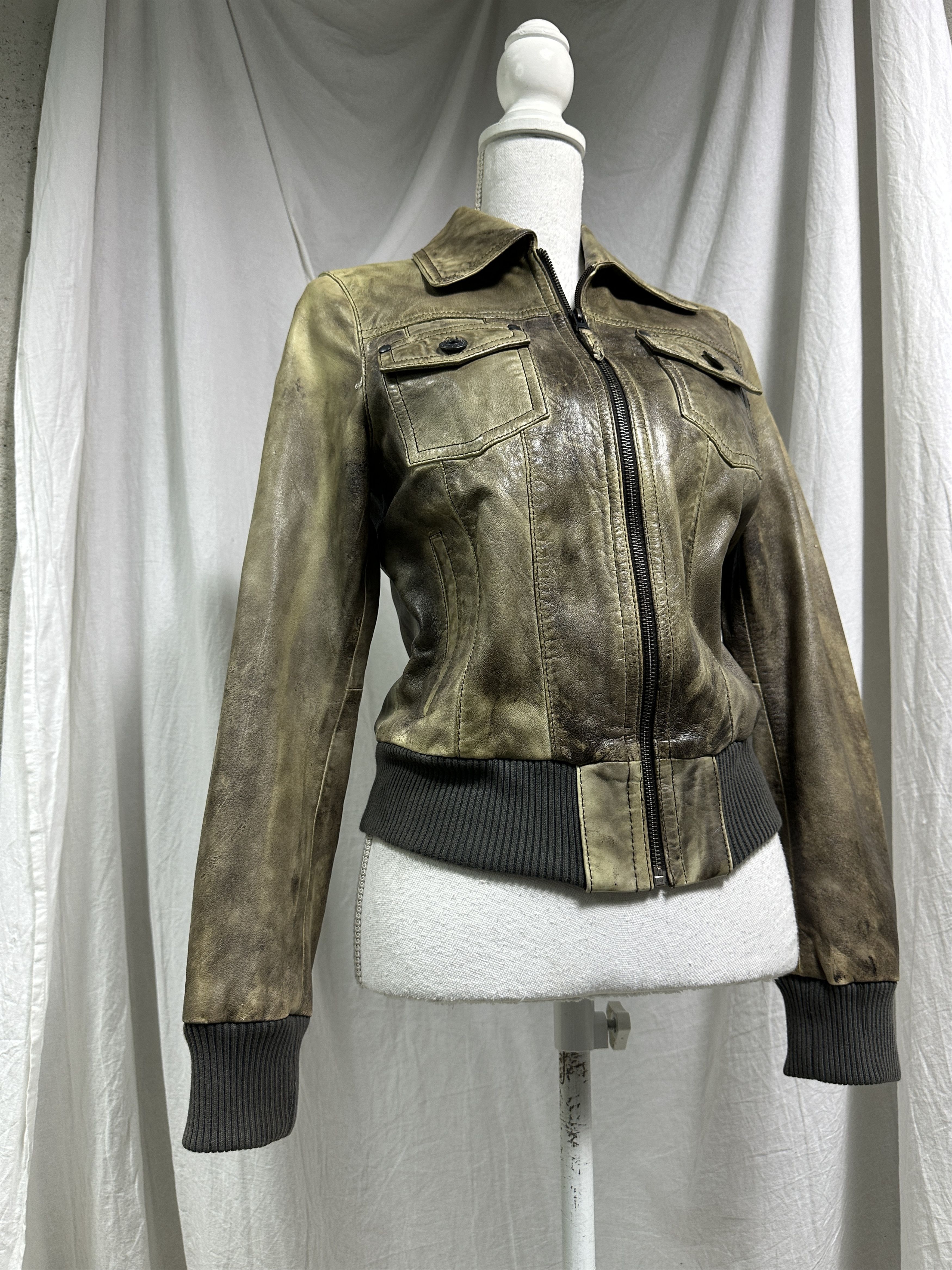 Vintage Vintage Leather Biker Moto Fitted Washed Jacket 00s Size US S / EU 44-46 / 1 - 1 Thumbnail