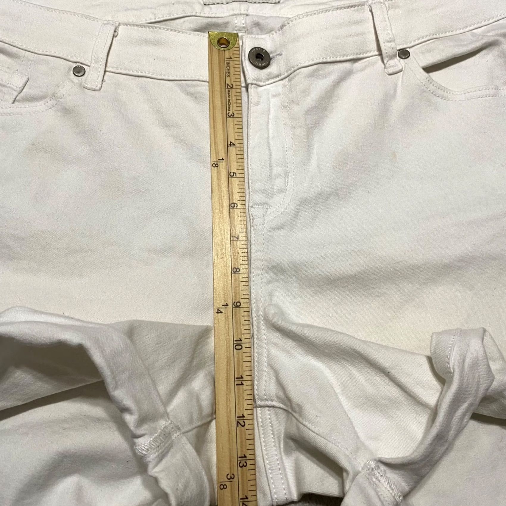 Torrid Torrid White Denim High Rise Cut-Off 5 Inseam Plus 22 Shorts Womens Vintage No Pocket 5-Pocket Denim Stretch Cotton Spandex Casual Clothing Size 40" / US 18 - 6 Thumbnail