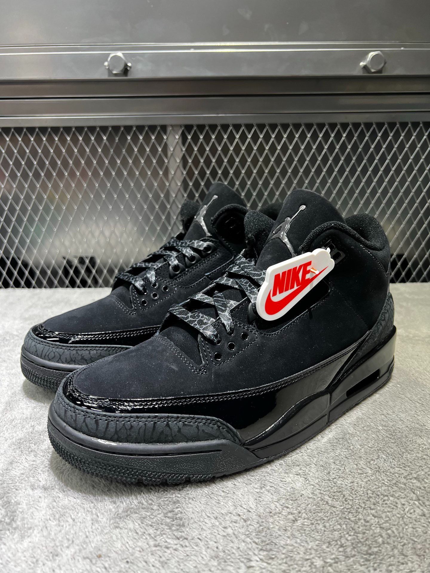 Nike Nike Black Lowtop Sneakers 44 Men Size US 10.5 / EU 43-44 - 1 Thumbnail