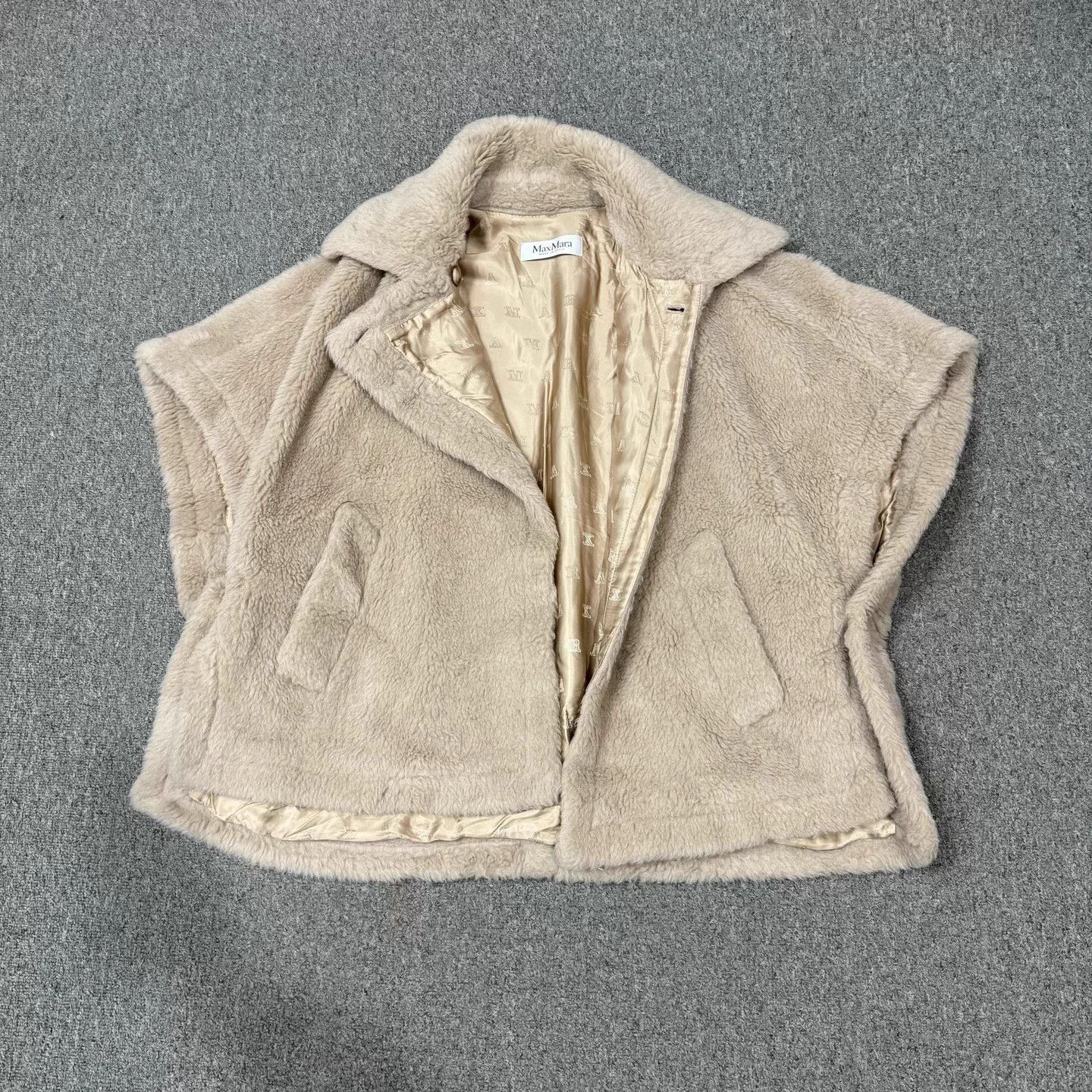 Max Mara Maxmara Teddy Cape Sandy 4 Near New nz Size S / US 4 / IT 40 - 1 Thumbnail