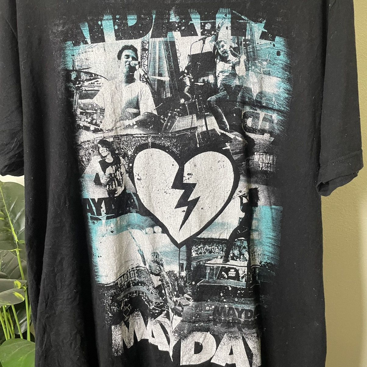 Band Tees × Vintage Y2K Mayday Parade Broken Heart T Shirt Size US L / EU 52-54 / 3 - 2 Thumbnail