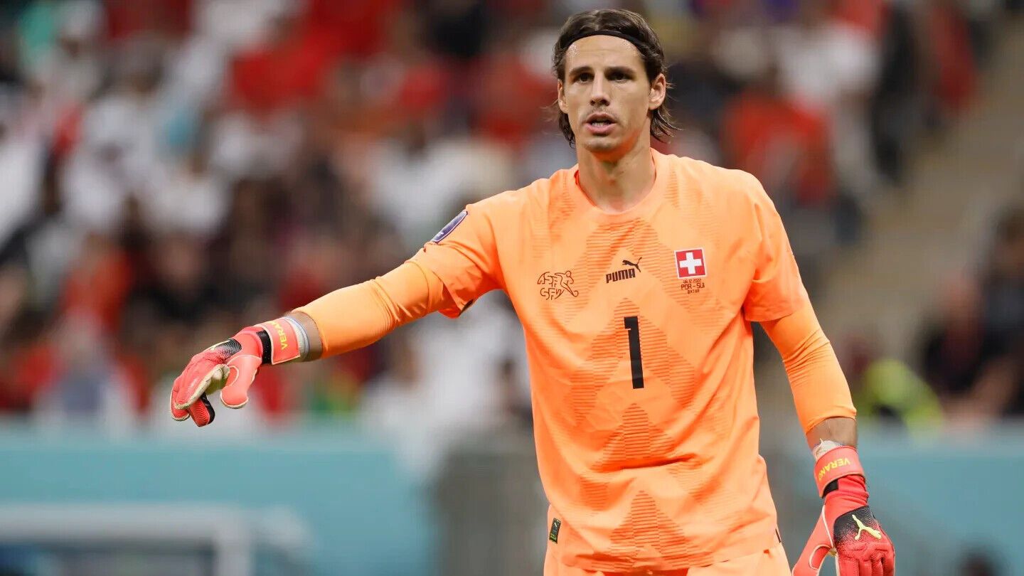 Vintage SWITZERLAND 2014 2015 GOALKEEPER FOOTBALL SOCCER JERSEY LONG Size US L / EU 52-54 / 3 - 10 Thumbnail