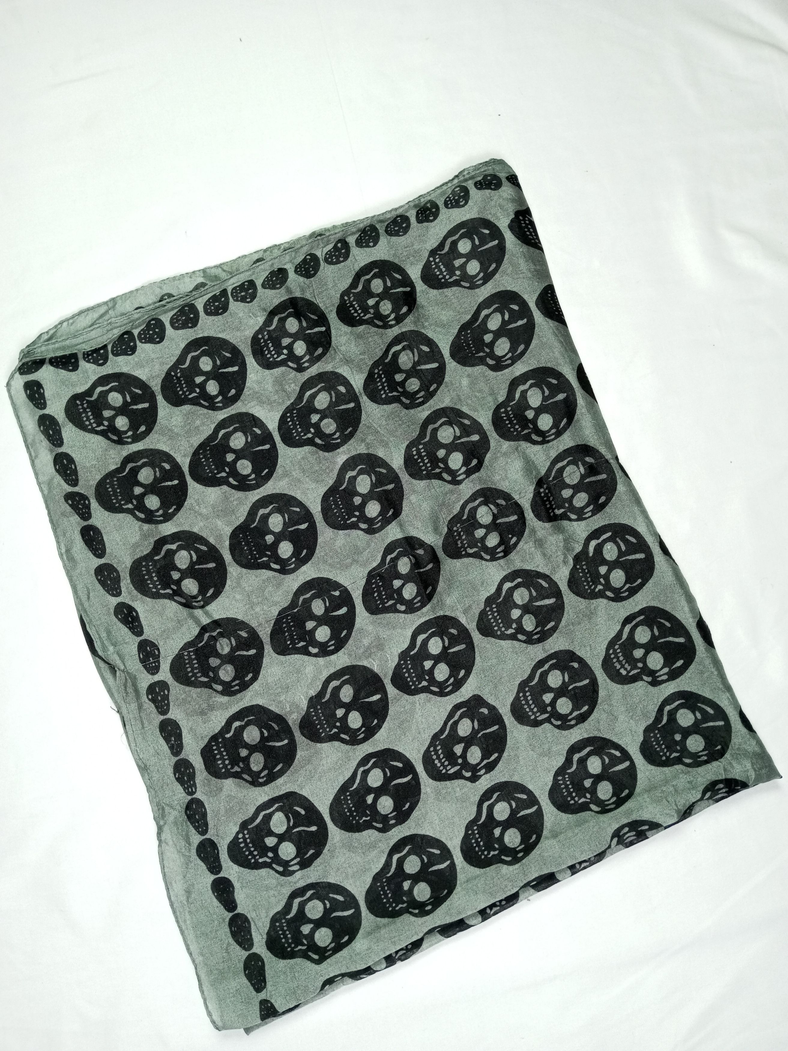 Japanese Brand Skulls Scarf Muffler Inspired By Alexander McQueen Size ONE SIZE - 8 Thumbnail