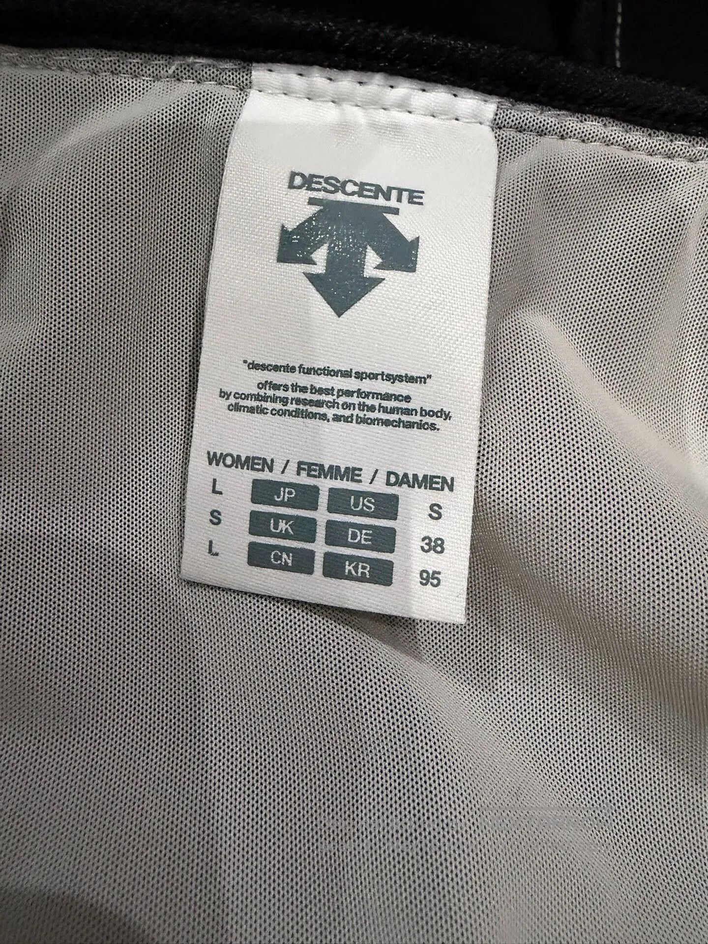 Descente Descente Women's Sports Jacket. Size L / US 10 / IT 46 - 2 Thumbnail