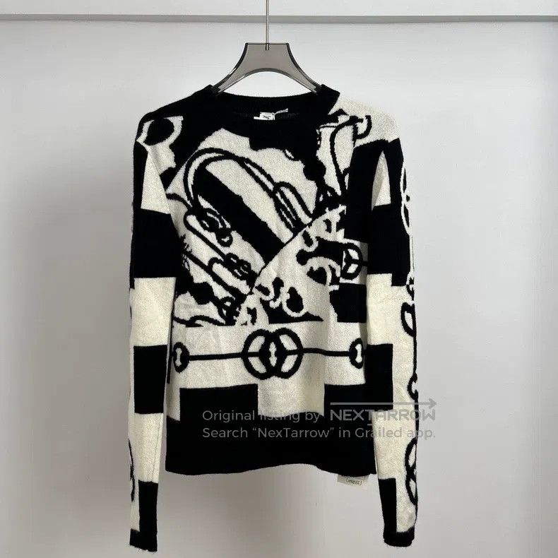 Hermes Hermes Black and White Pig Nose Button Cashmere Sweater Size XXS / US 00 / IT 34 - 1 Thumbnail