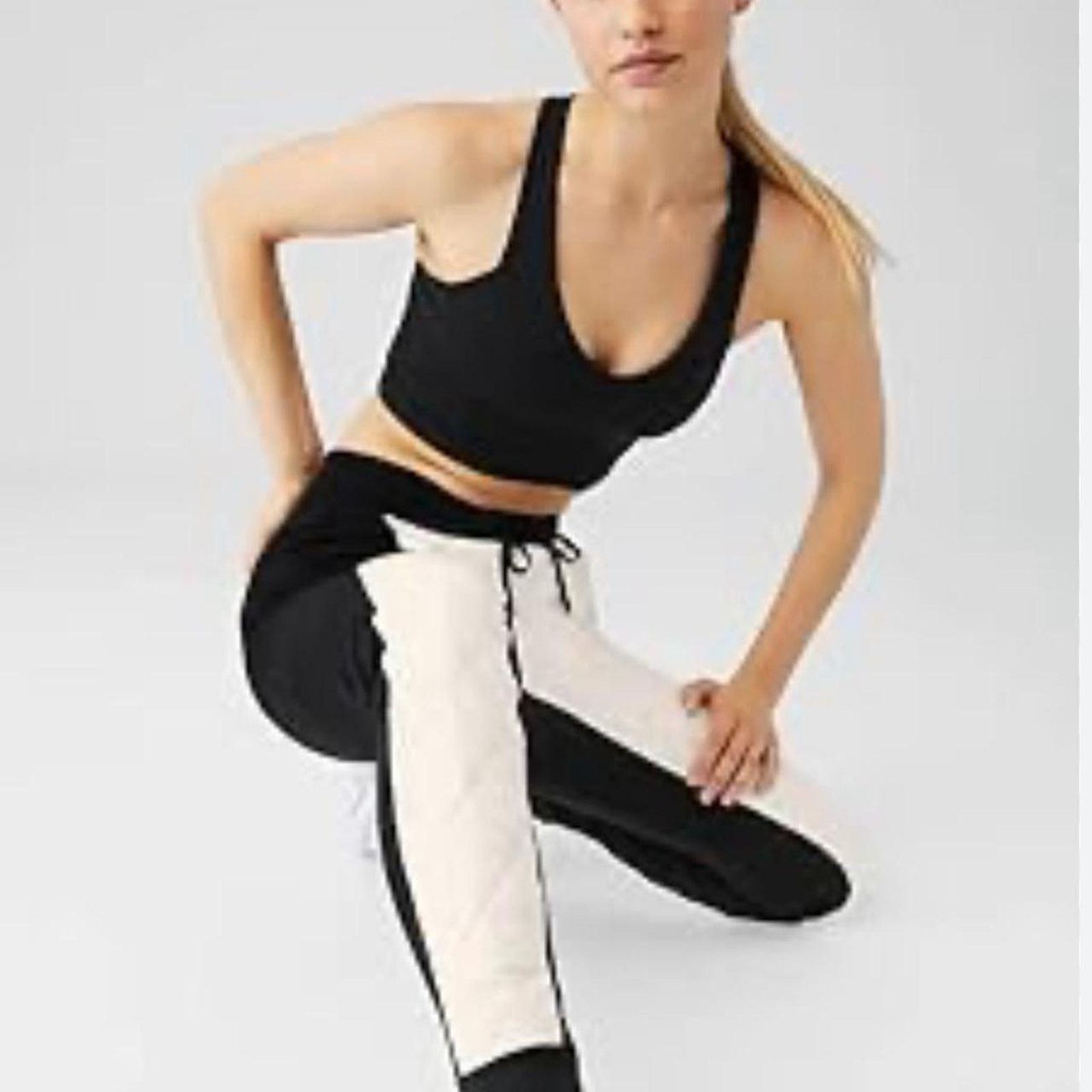 Alo Yoga Alo pant brand new Size 26" / US 2 / IT 38 - 3 Thumbnail