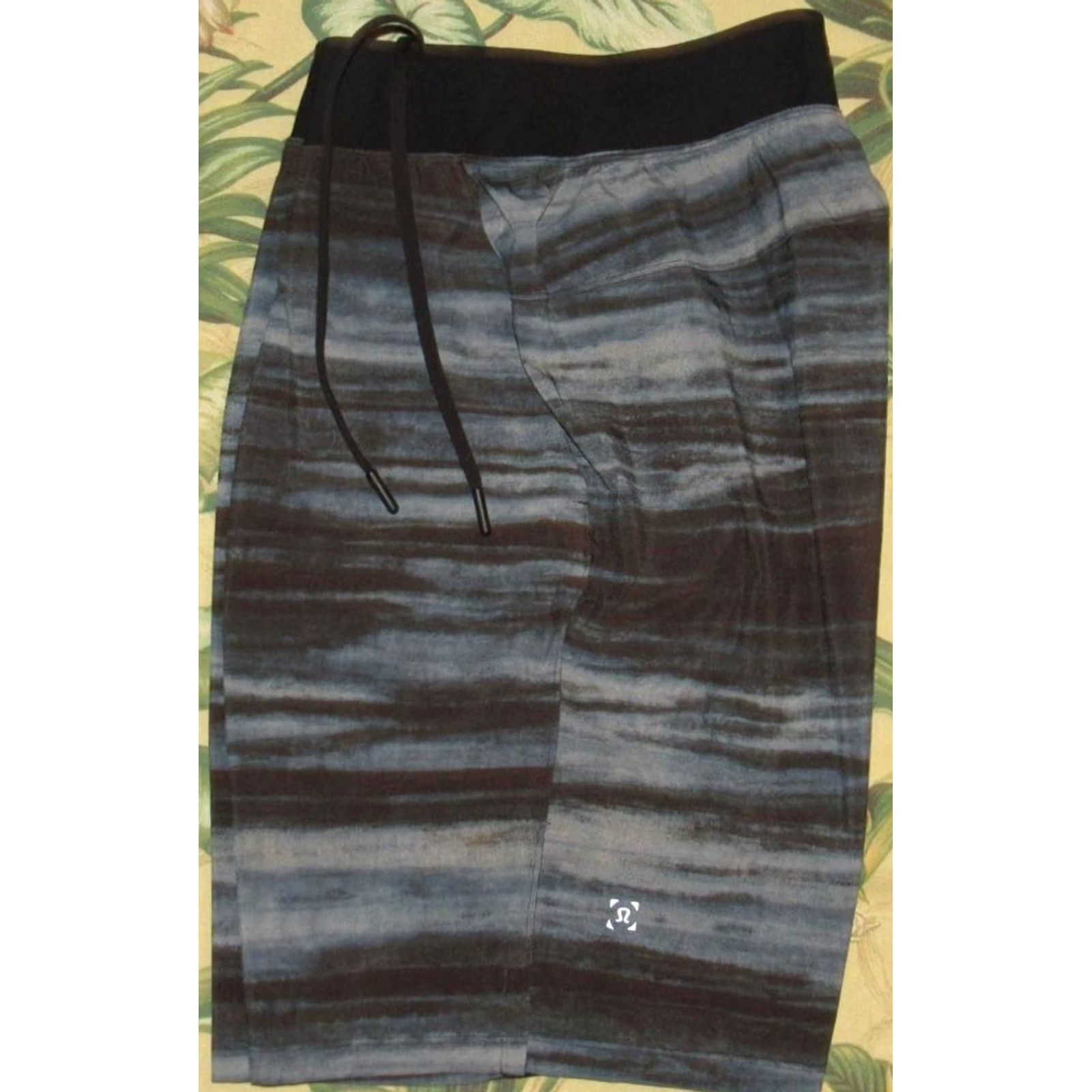 Lululemon LULULEMON Black 9" Unlined T.H.E. Shorts Small Womens Shirt Size 28" / US 6 / IT 42 - 2 Thumbnail
